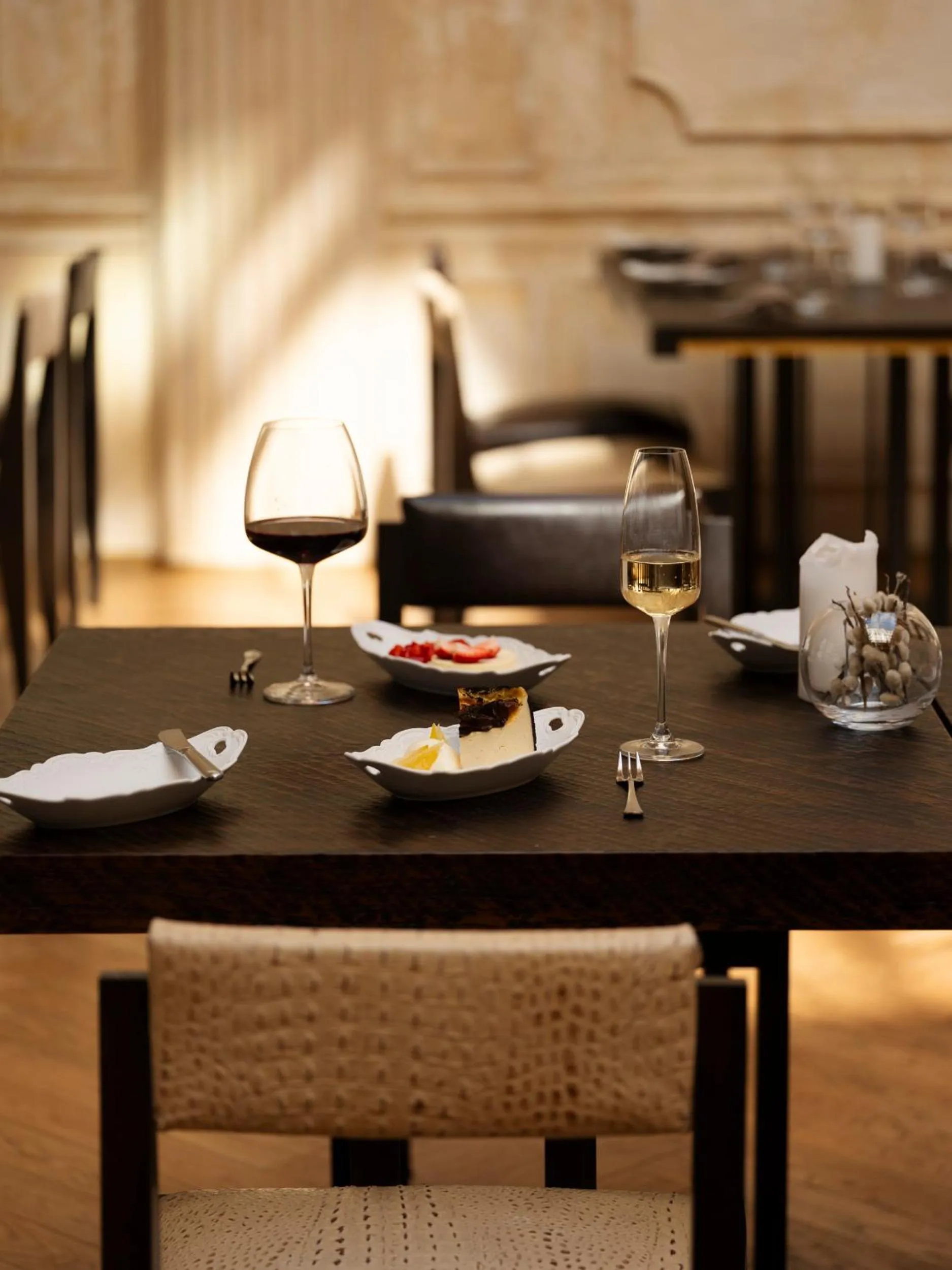 Restaurant/places to eat in Grand Hotel