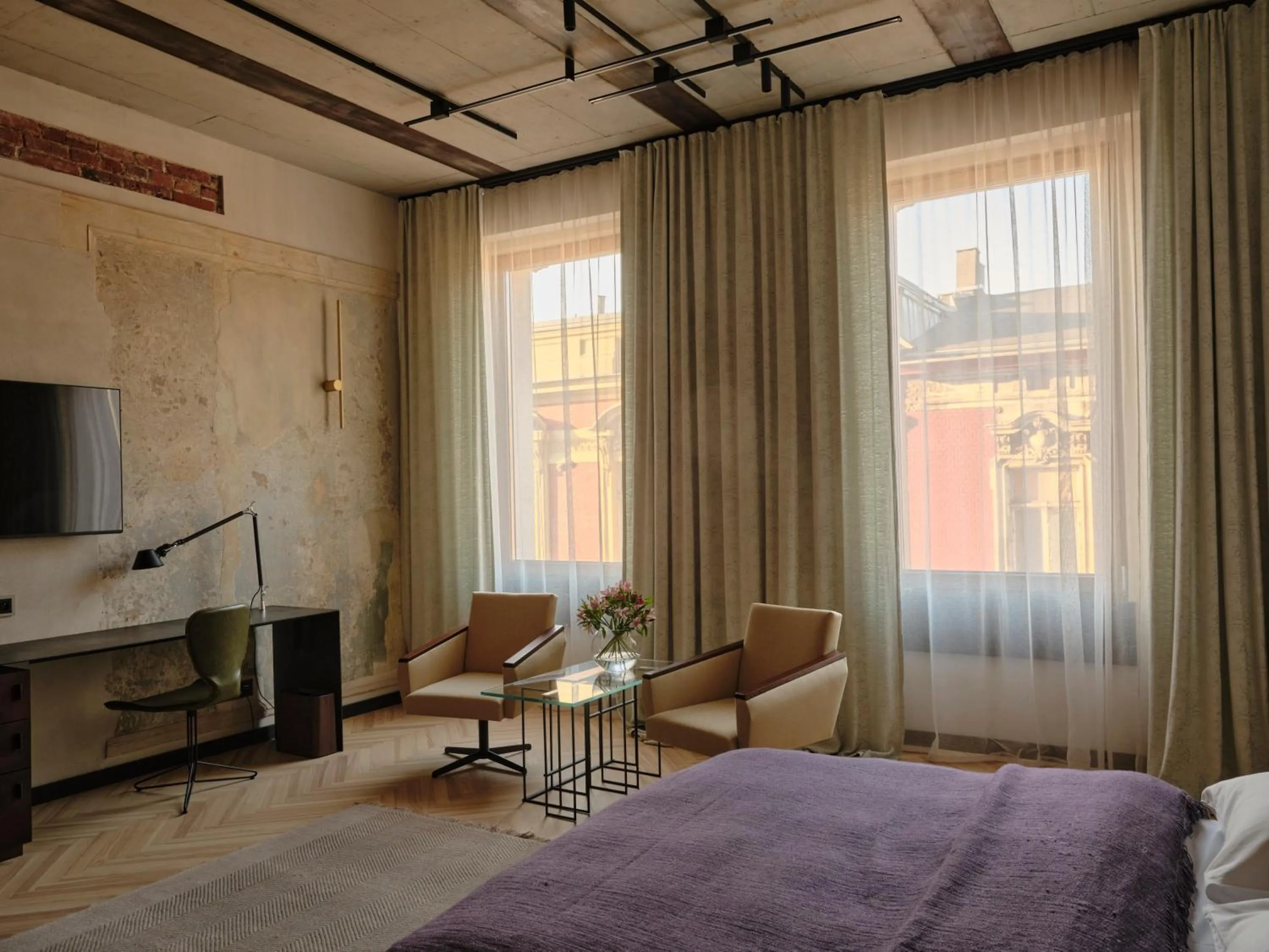 Seating area, Bed in Grand Hotel