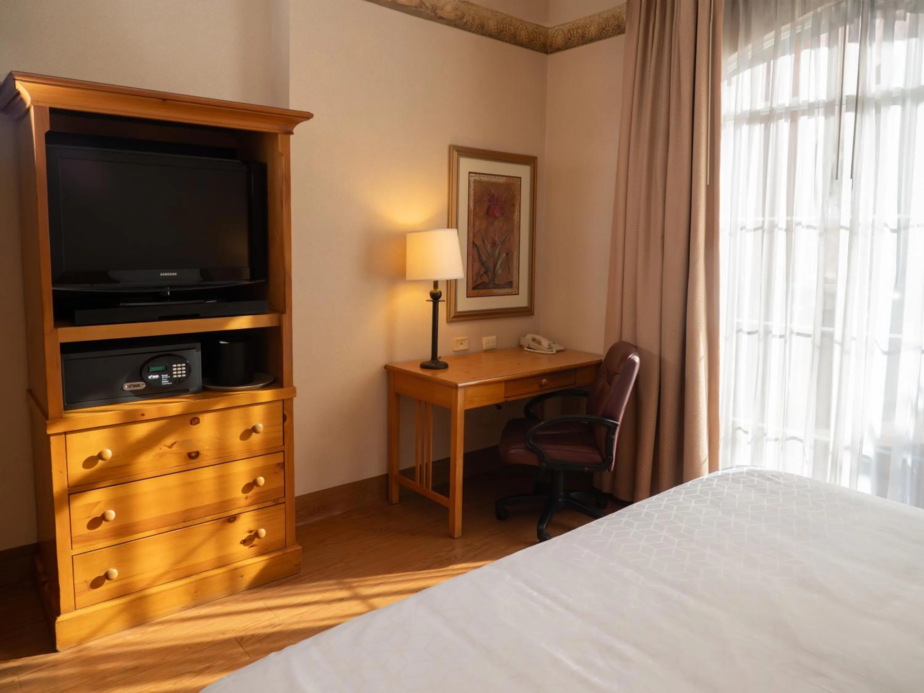 Seating area, Bed in Holiday Inn Express Guanajuato by IHG