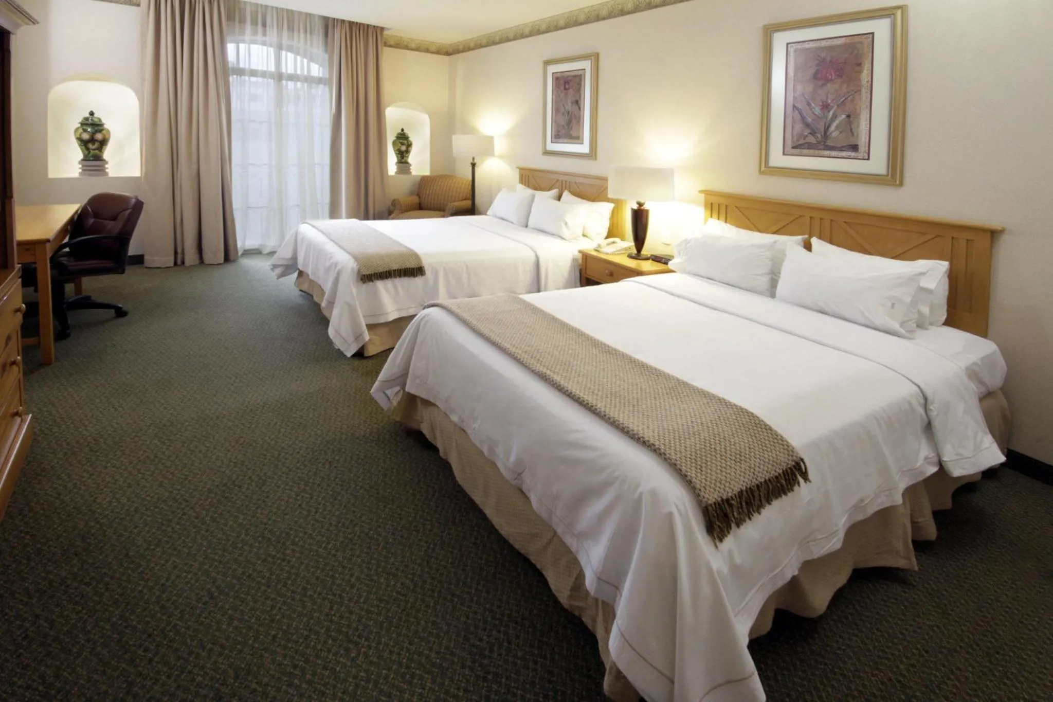Photo of the whole room, Bed in Holiday Inn Express Guanajuato by IHG