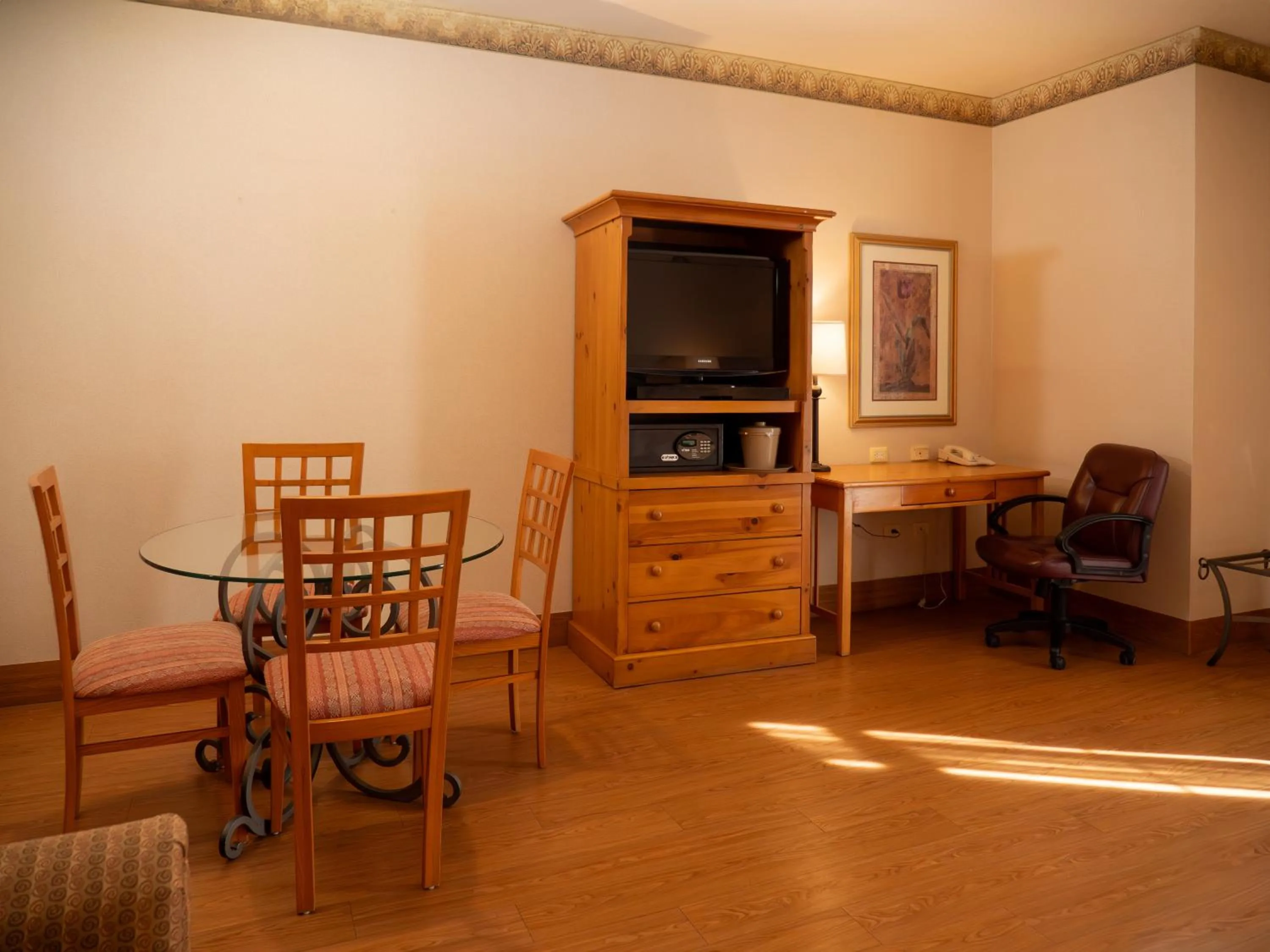 Seating area in Holiday Inn Express Guanajuato by IHG