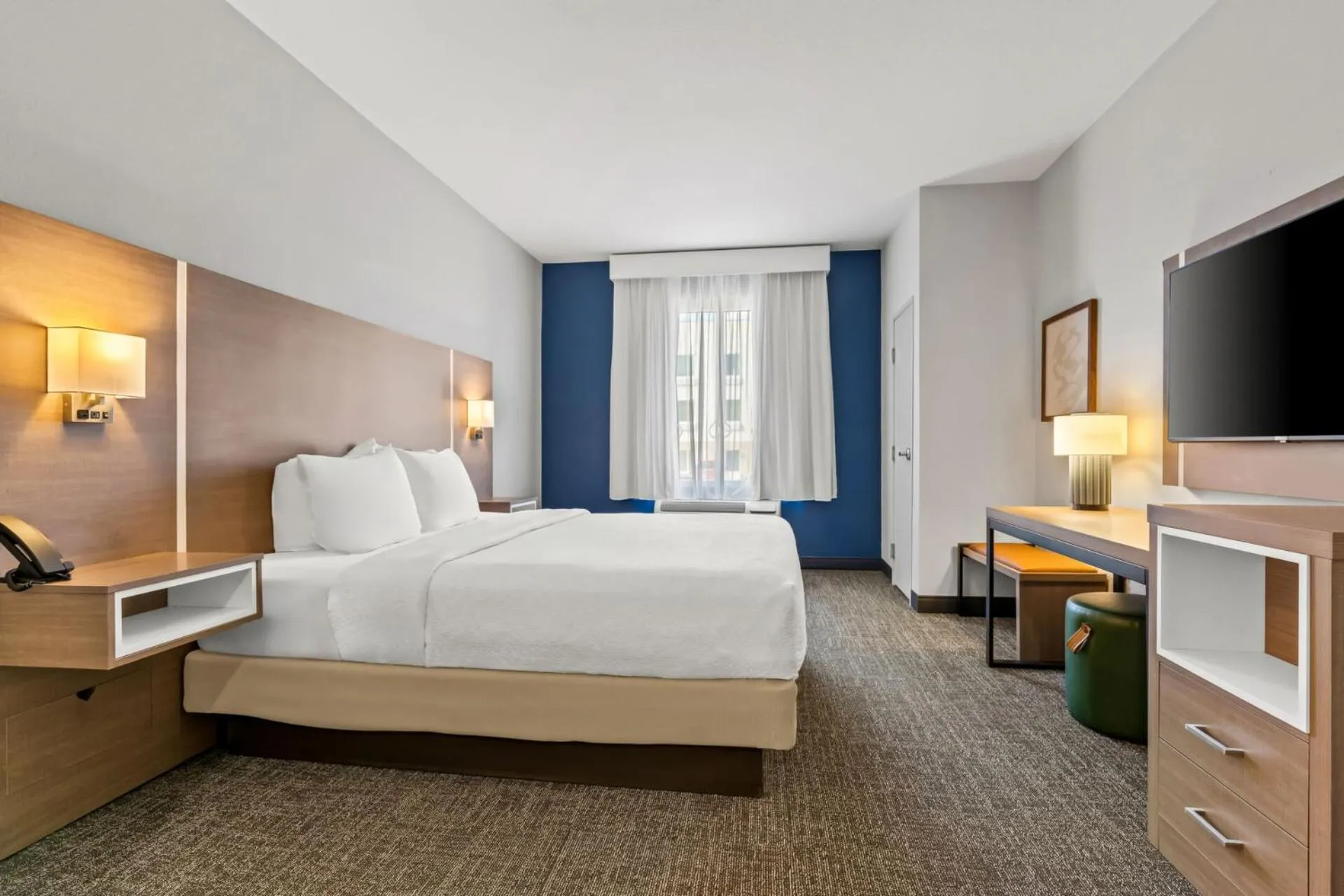 Bedroom, Bed in Spark by Hilton Catoosa Tulsa