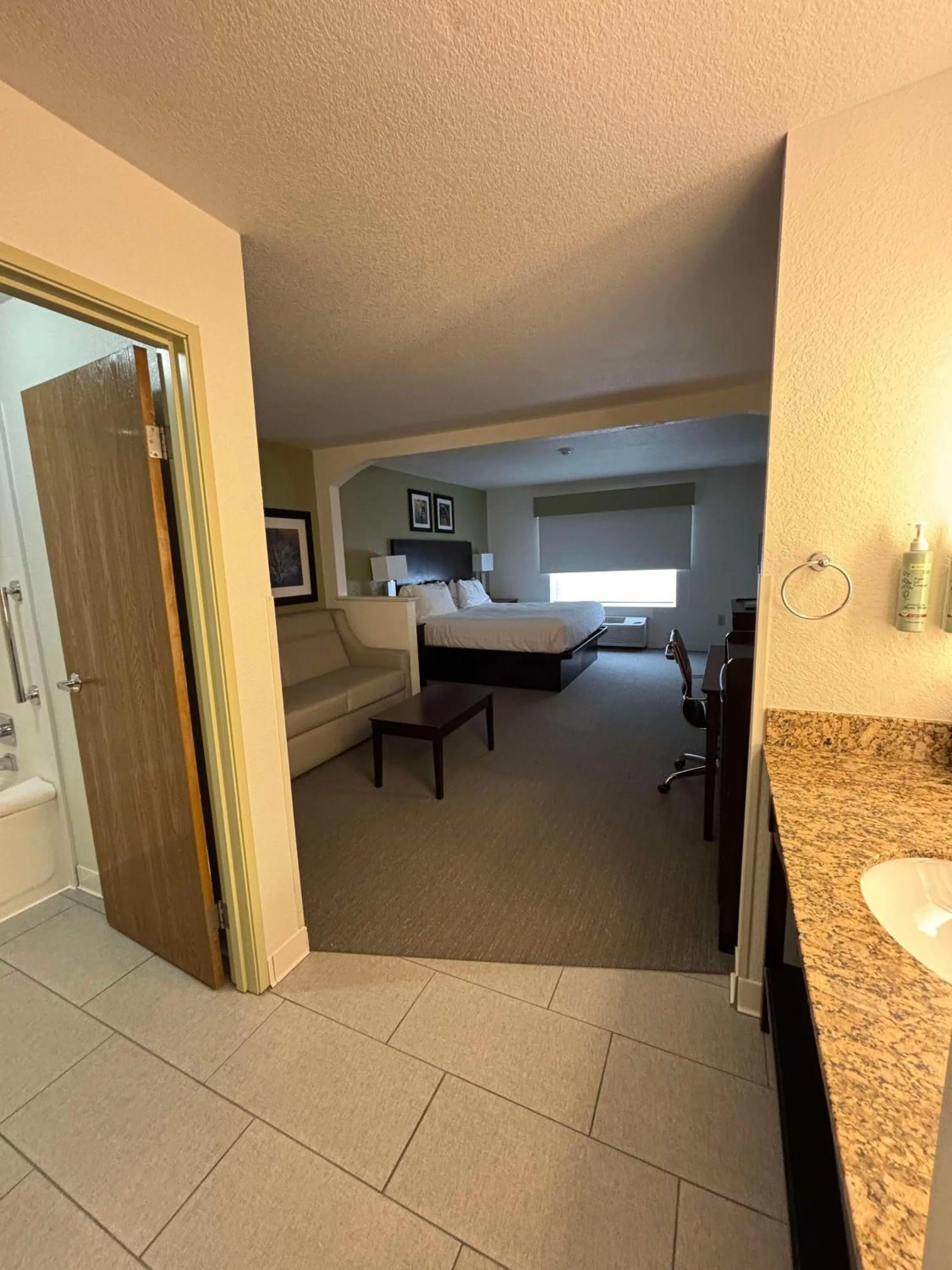 Bathroom, Bed in Best Western Celina