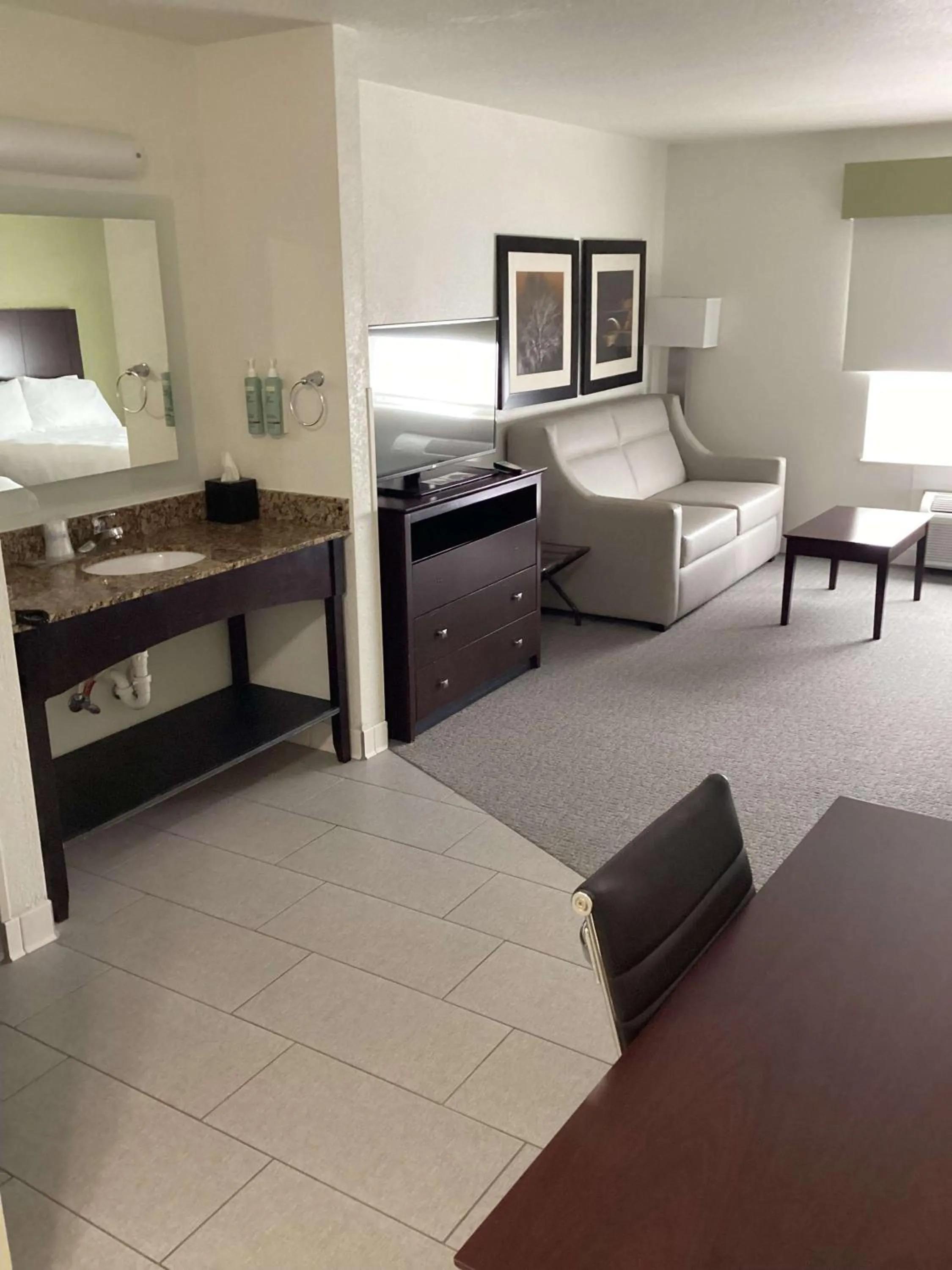 Bathroom, Bed in Best Western Celina