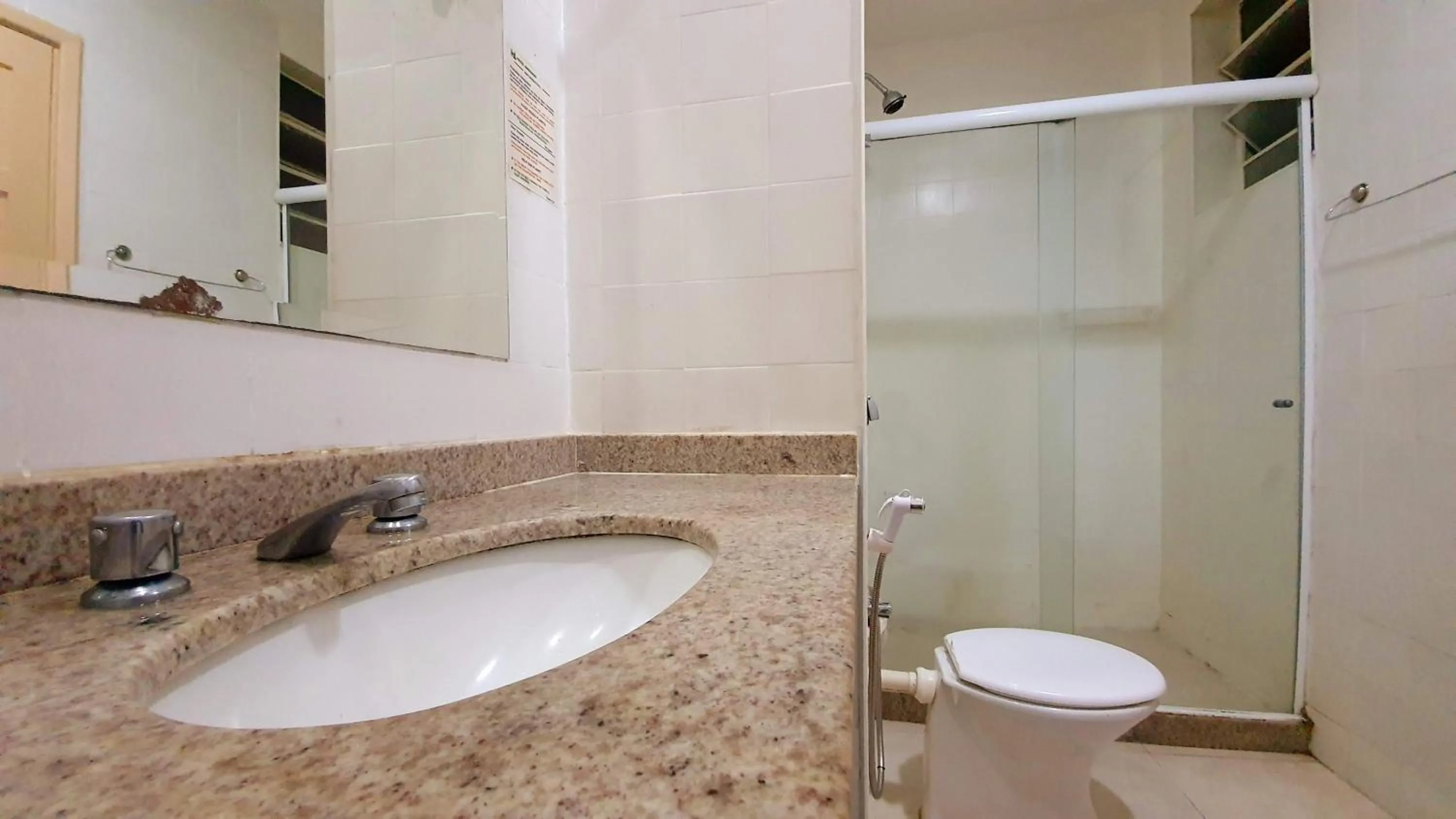 Bathroom in Hotel Angrense