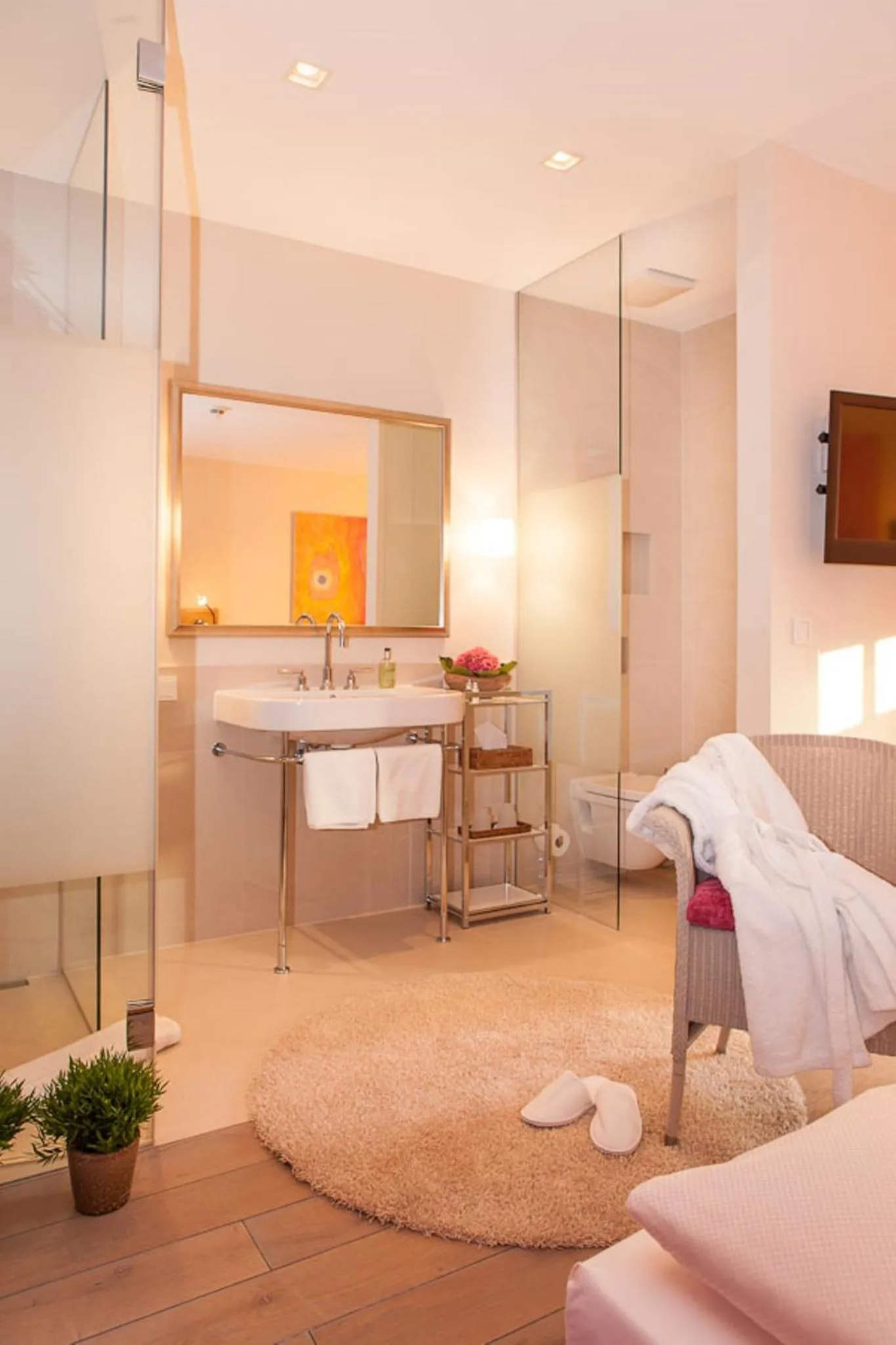 Photo of the whole room, Bed in LA VILLA am Starnberger See