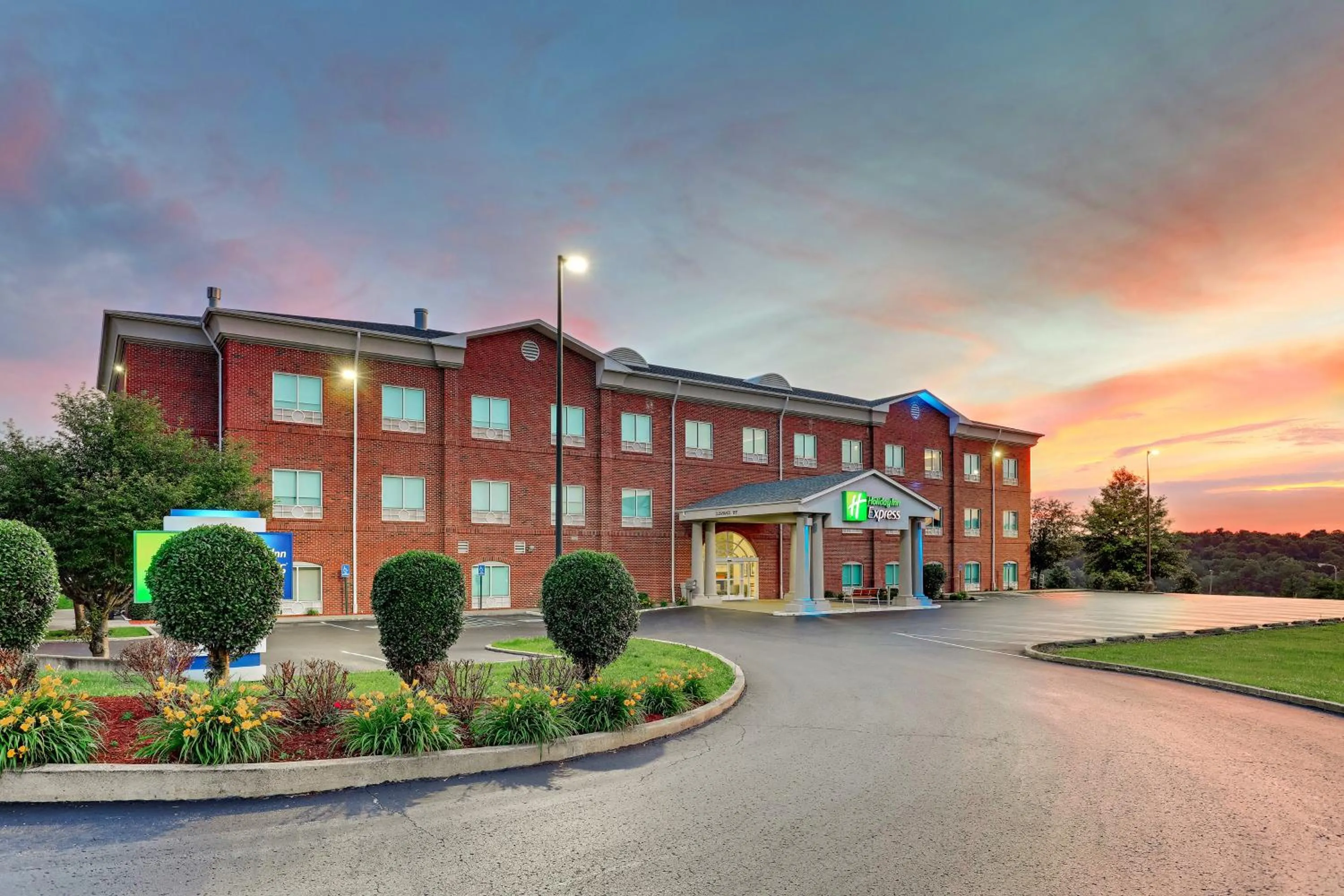 Property building in Holiday Inn Express Campbellsville by IHG
