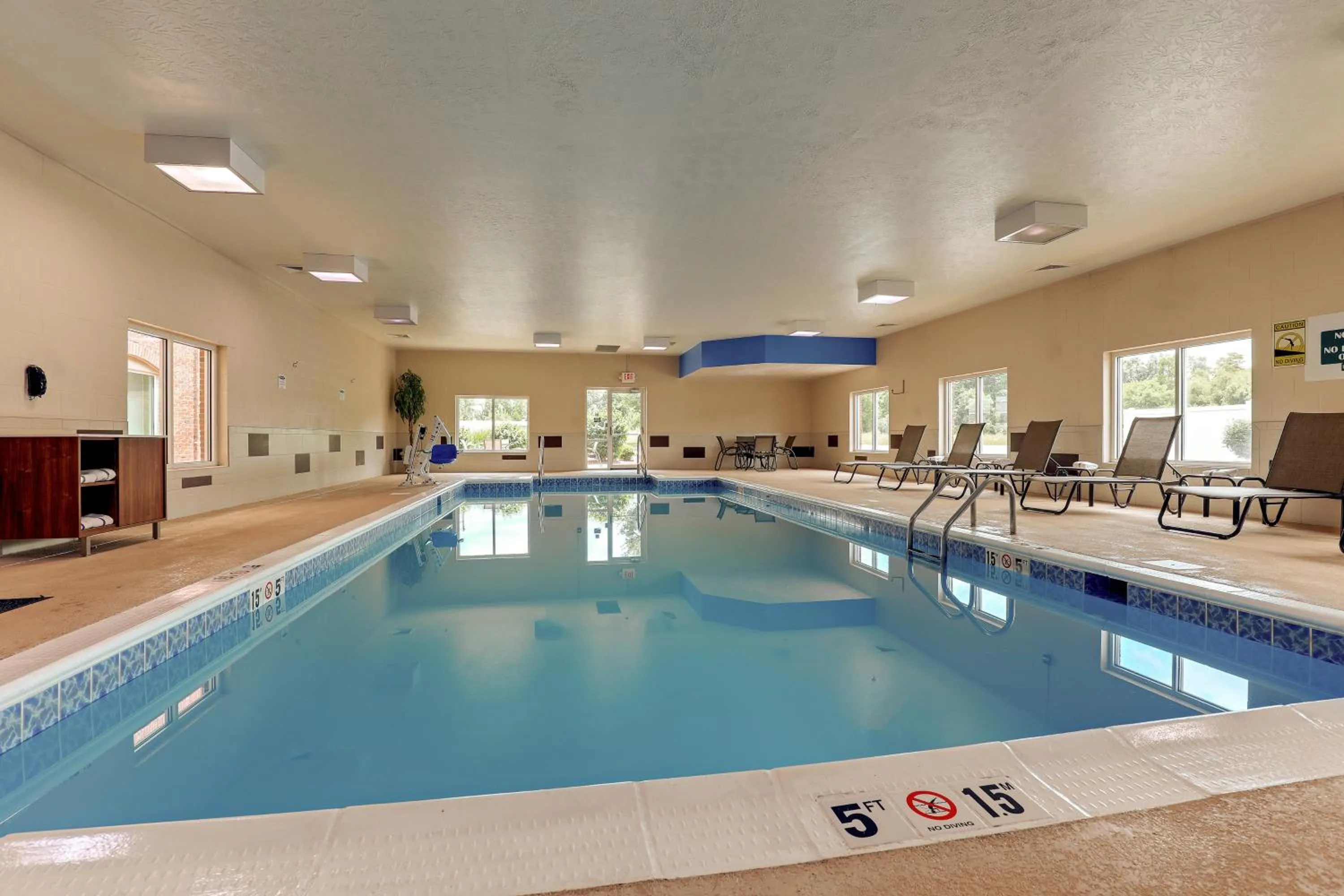 Swimming pool in Holiday Inn Express Campbellsville by IHG