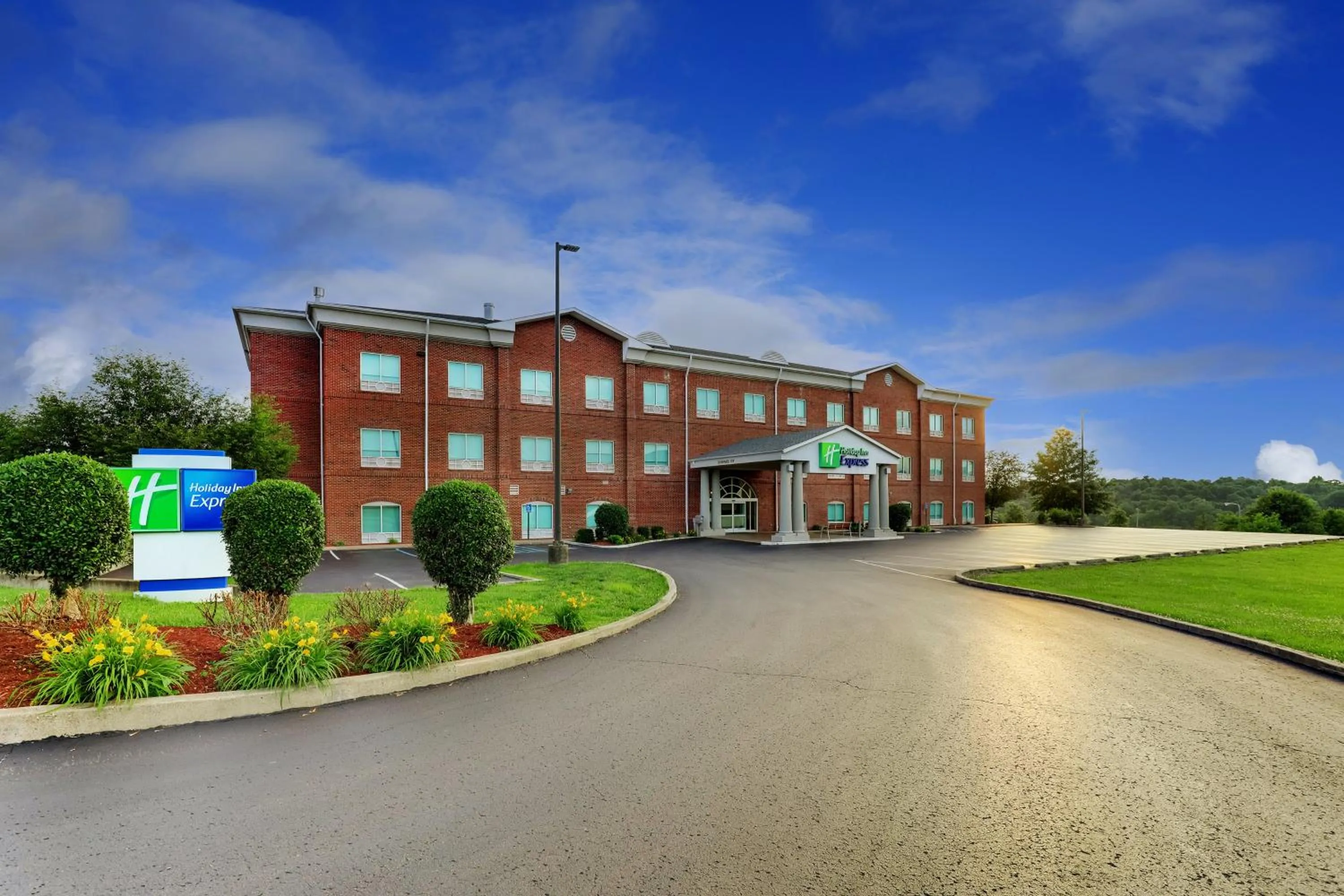 Property building in Holiday Inn Express Campbellsville by IHG