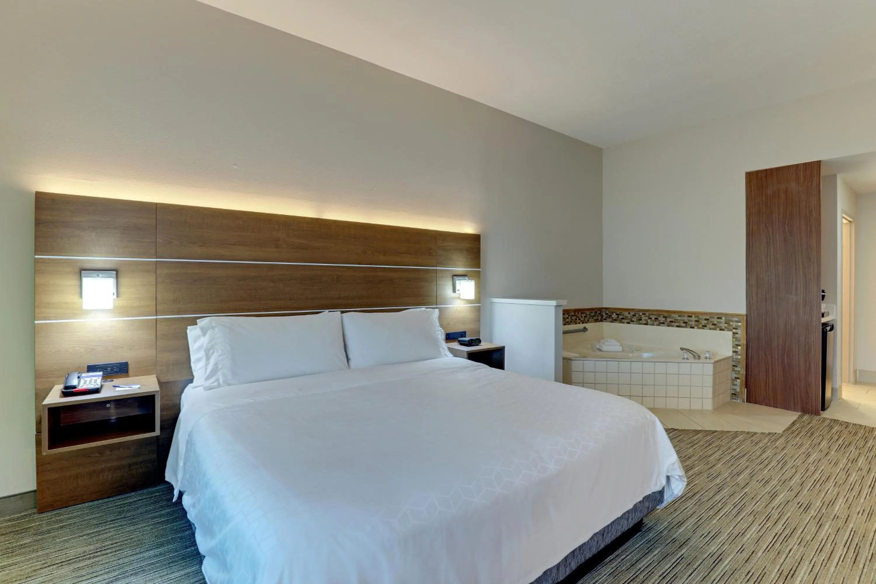 Photo of the whole room, Bed in Holiday Inn Express Campbellsville by IHG