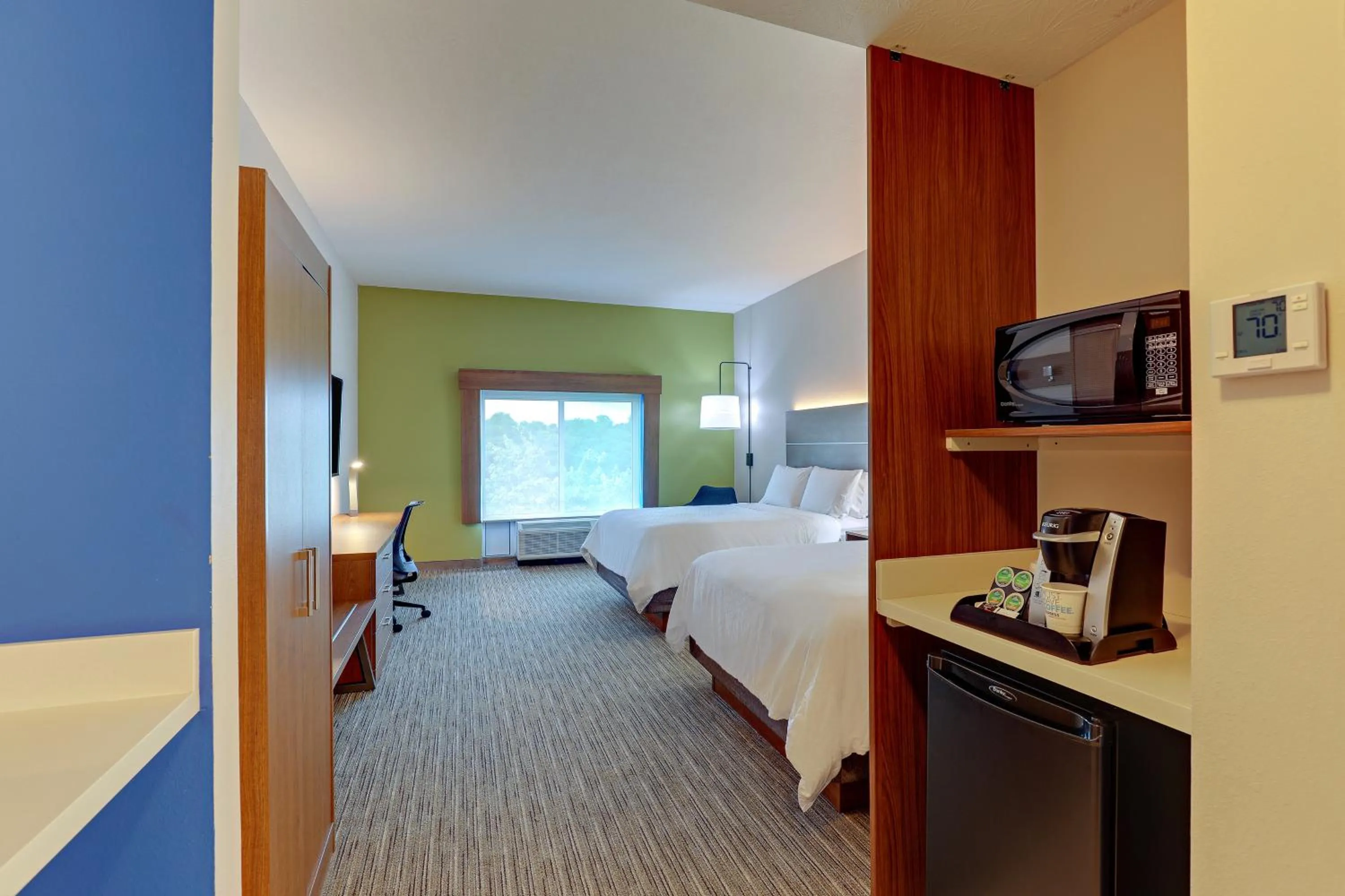 Photo of the whole room, Bed in Holiday Inn Express Campbellsville by IHG