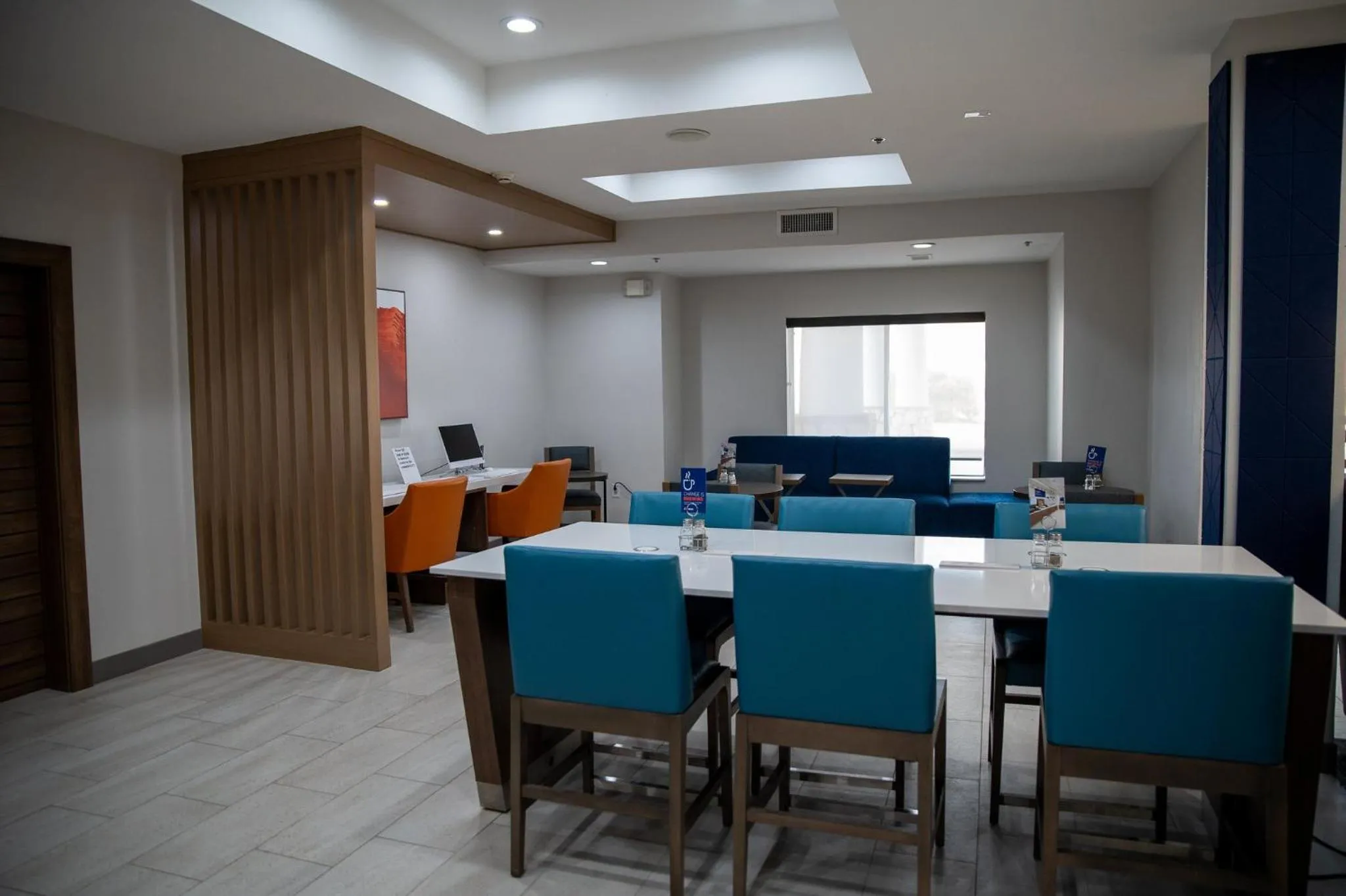 Breakfast in Holiday Inn Express Hotel & Suites Center by IHG