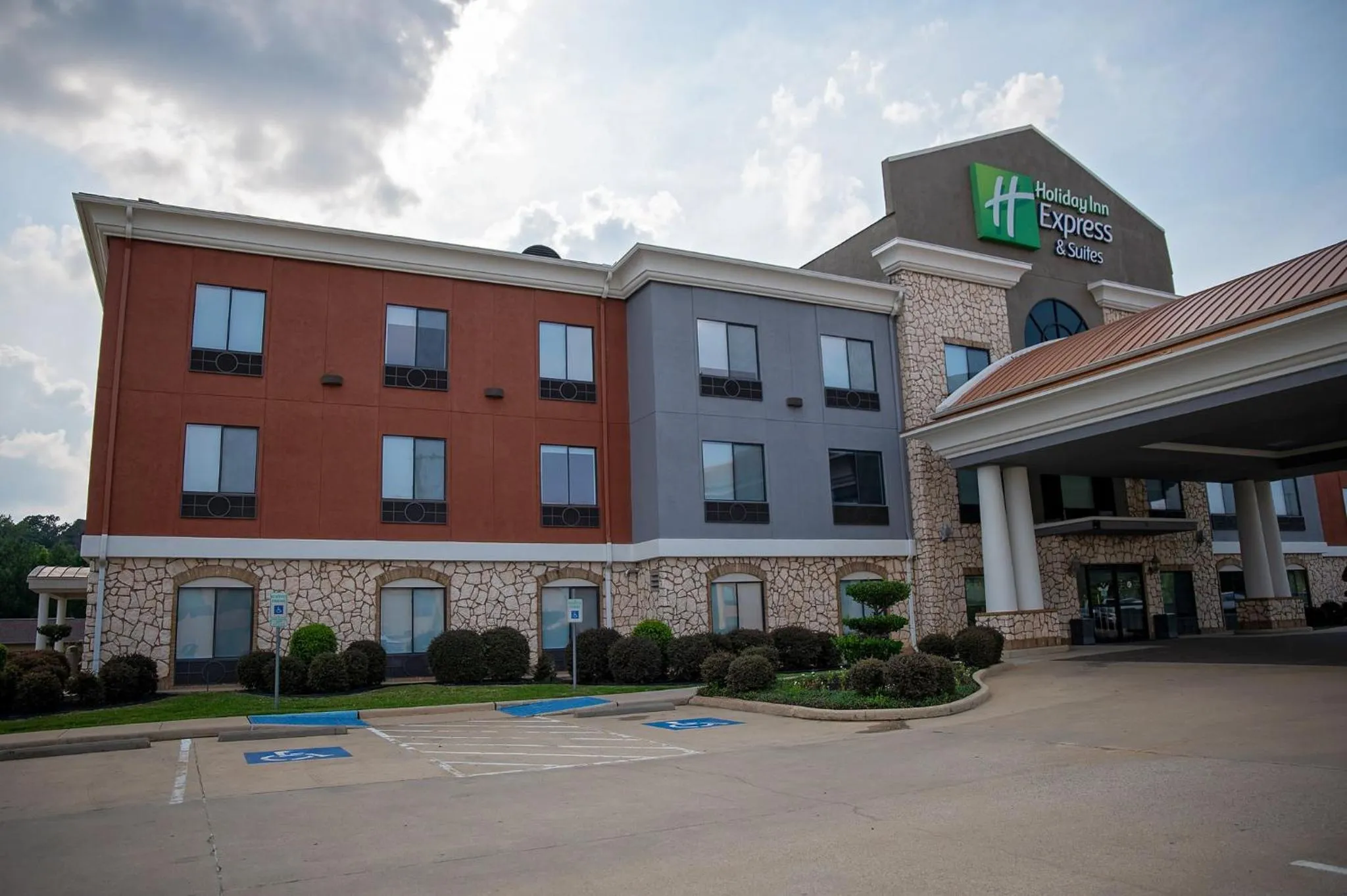 Property building in Holiday Inn Express Hotel & Suites Center by IHG