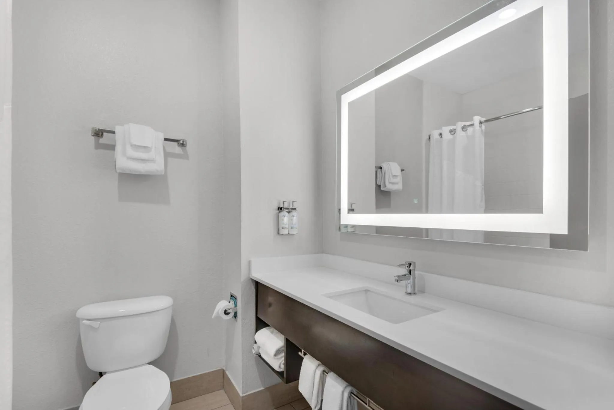 Bathroom in Holiday Inn Express Destin E - Commons Mall Area by IHG