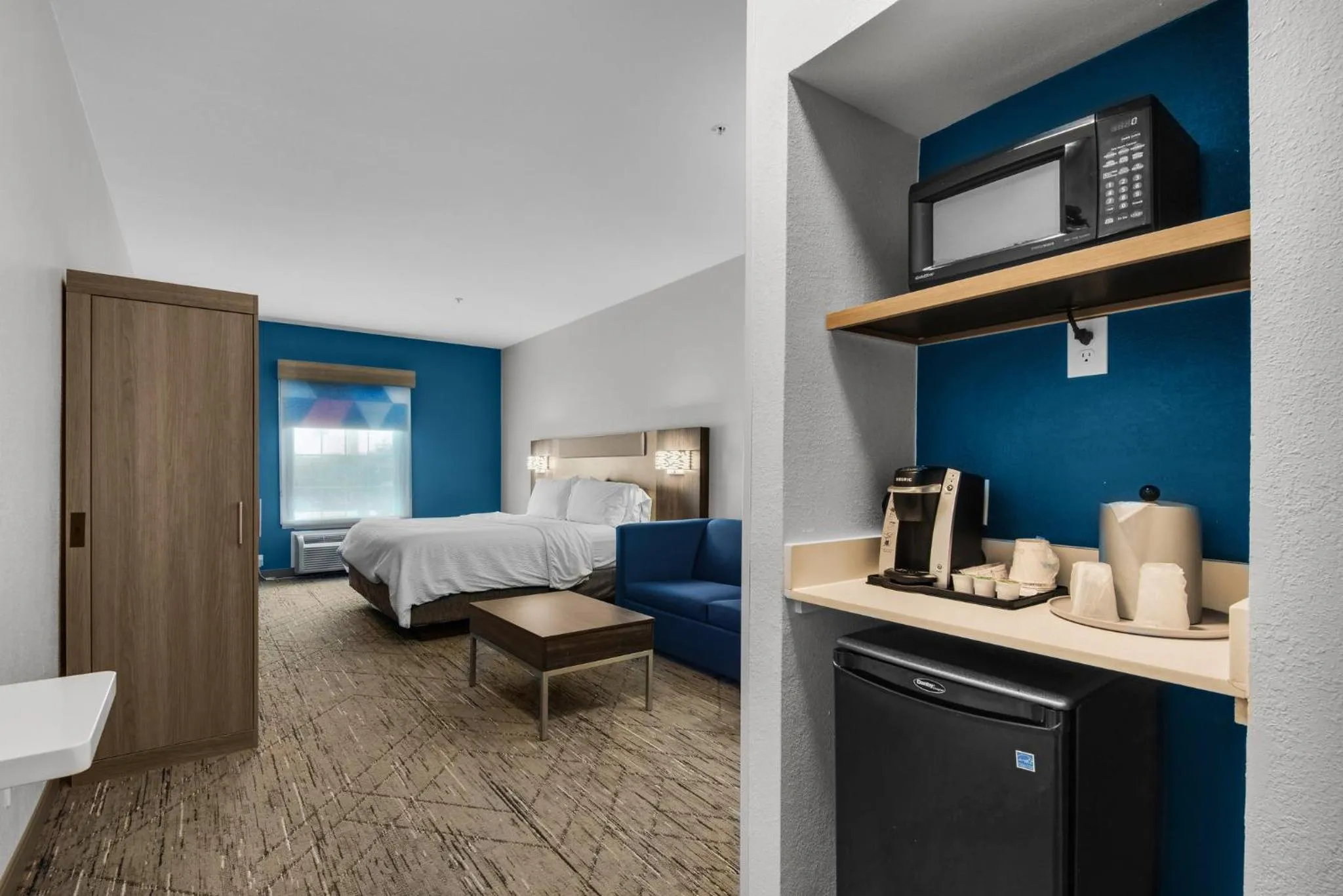 Photo of the whole room, Bed in Holiday Inn Express Destin E - Commons Mall Area by IHG