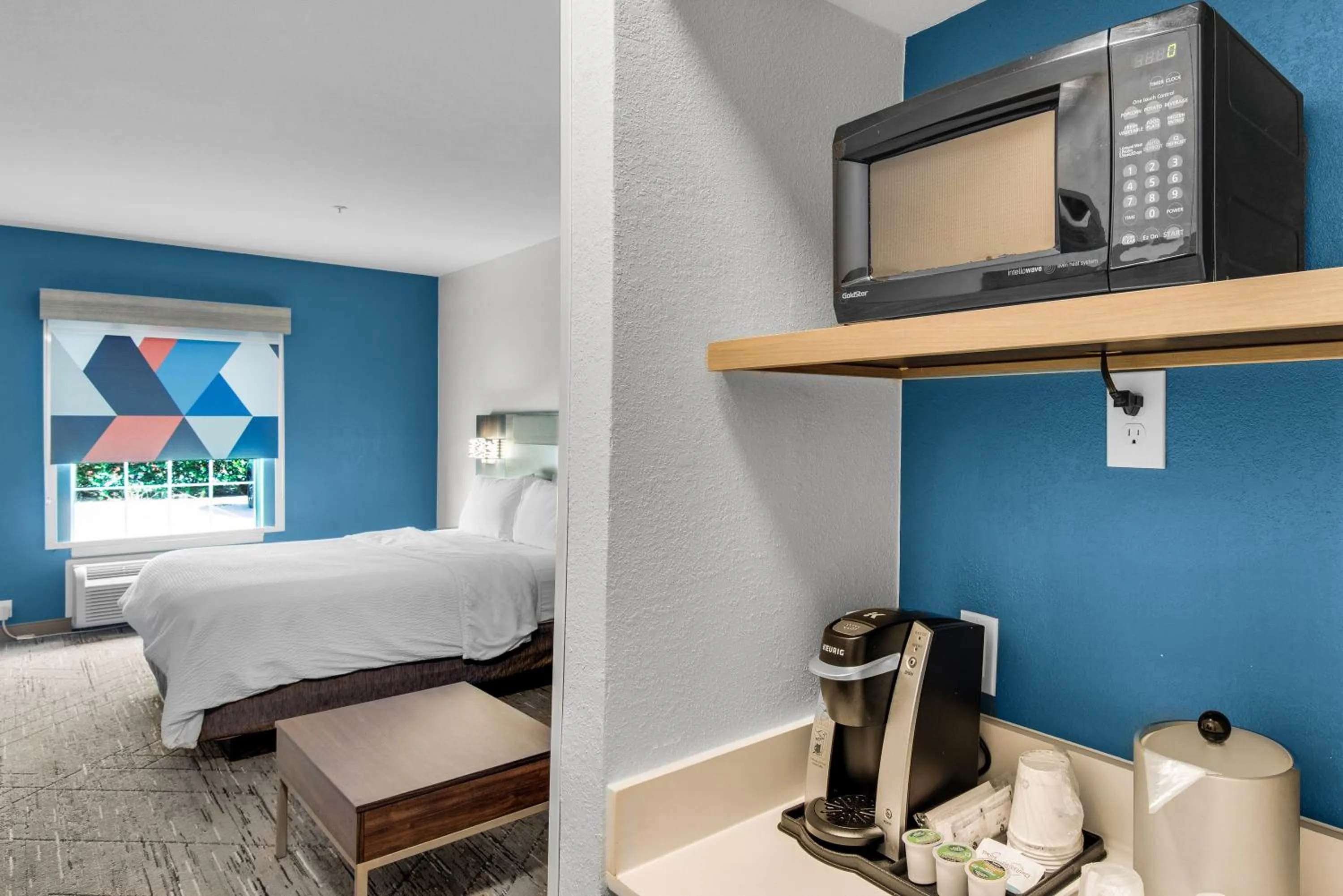 Coffee/tea facilities, Bed in Holiday Inn Express Destin E - Commons Mall Area by IHG