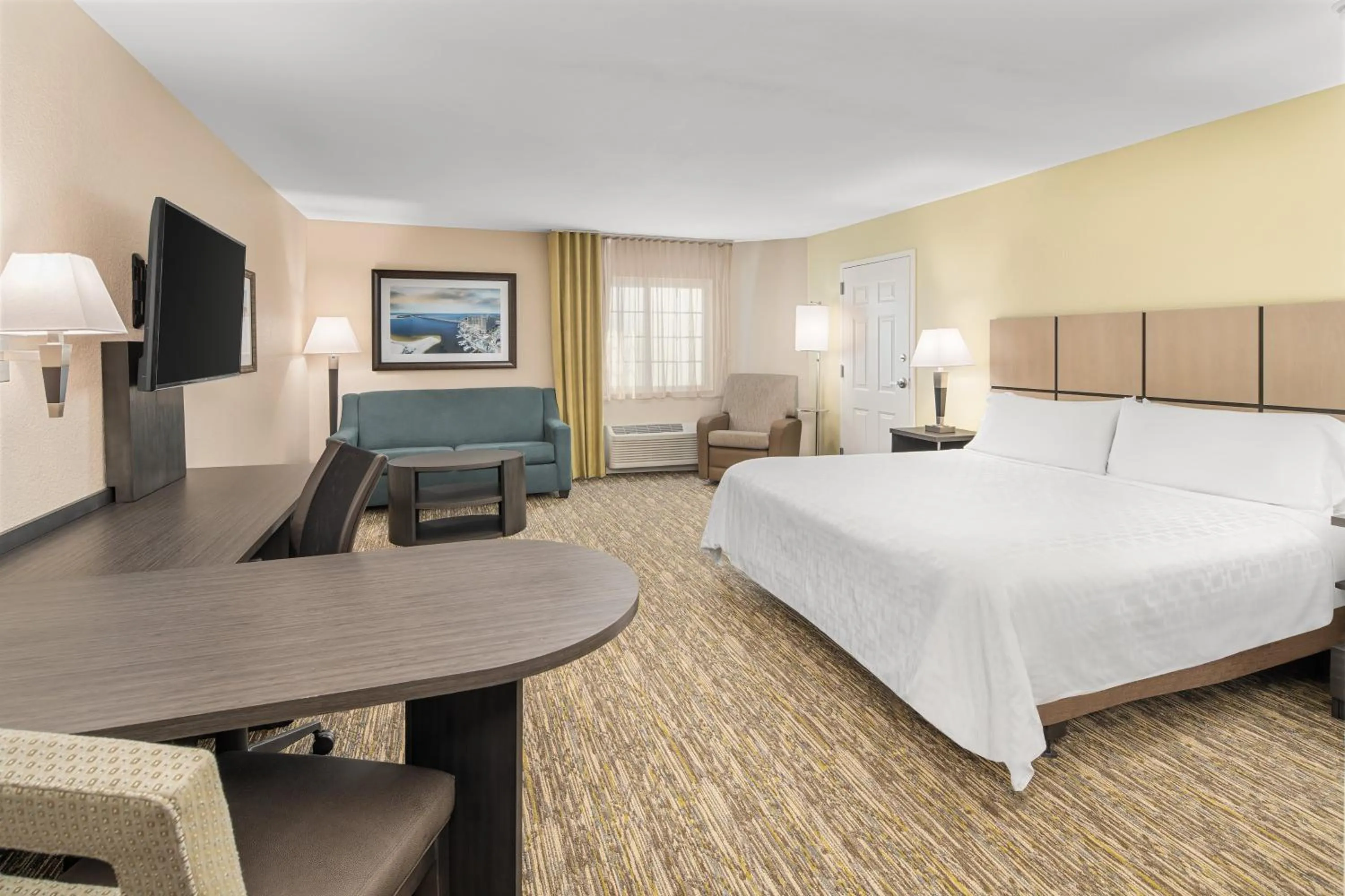 Photo of the whole room, Bed in Candlewood Suites Destin-Sandestin Area by IHG