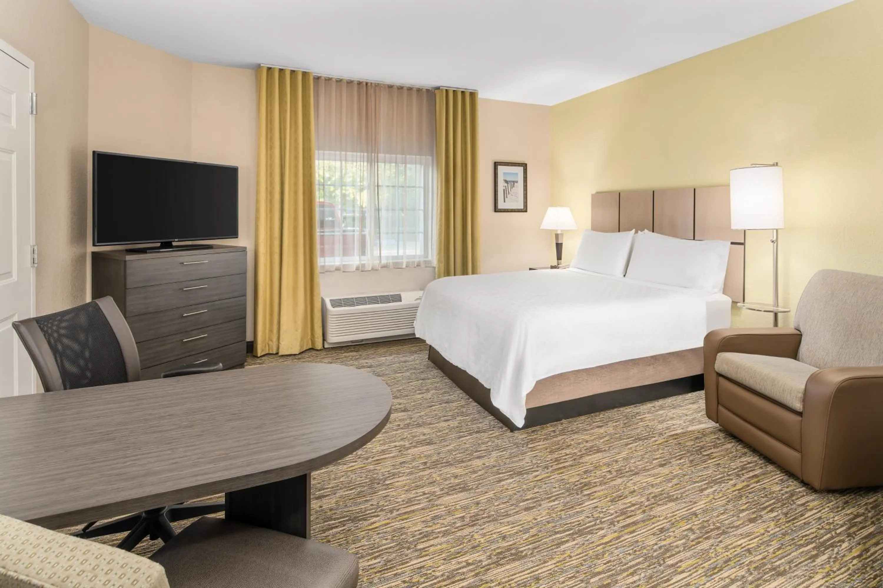 Photo of the whole room, Bed in Candlewood Suites Destin-Sandestin Area by IHG