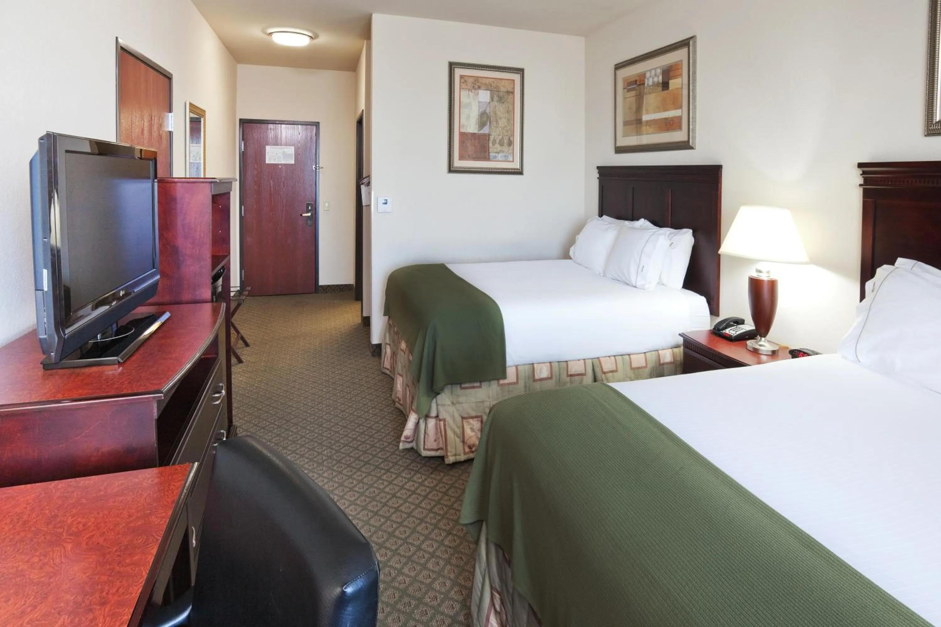 Photo of the whole room, Bed in Holiday Inn Express Hotel and Suites Corsicana I-45 by IHG