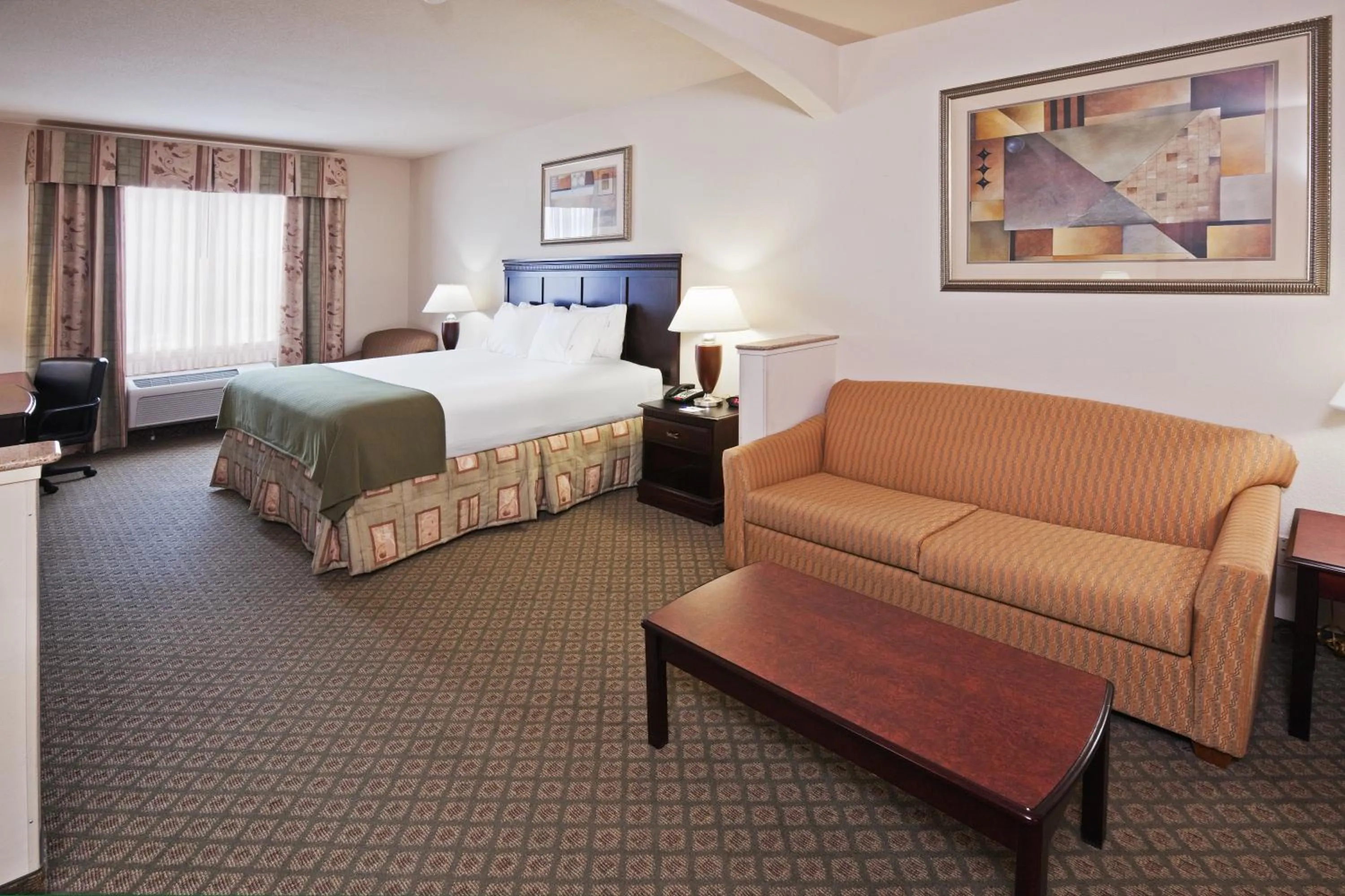 Day, Bed in Holiday Inn Express Hotel and Suites Corsicana I-45 by IHG