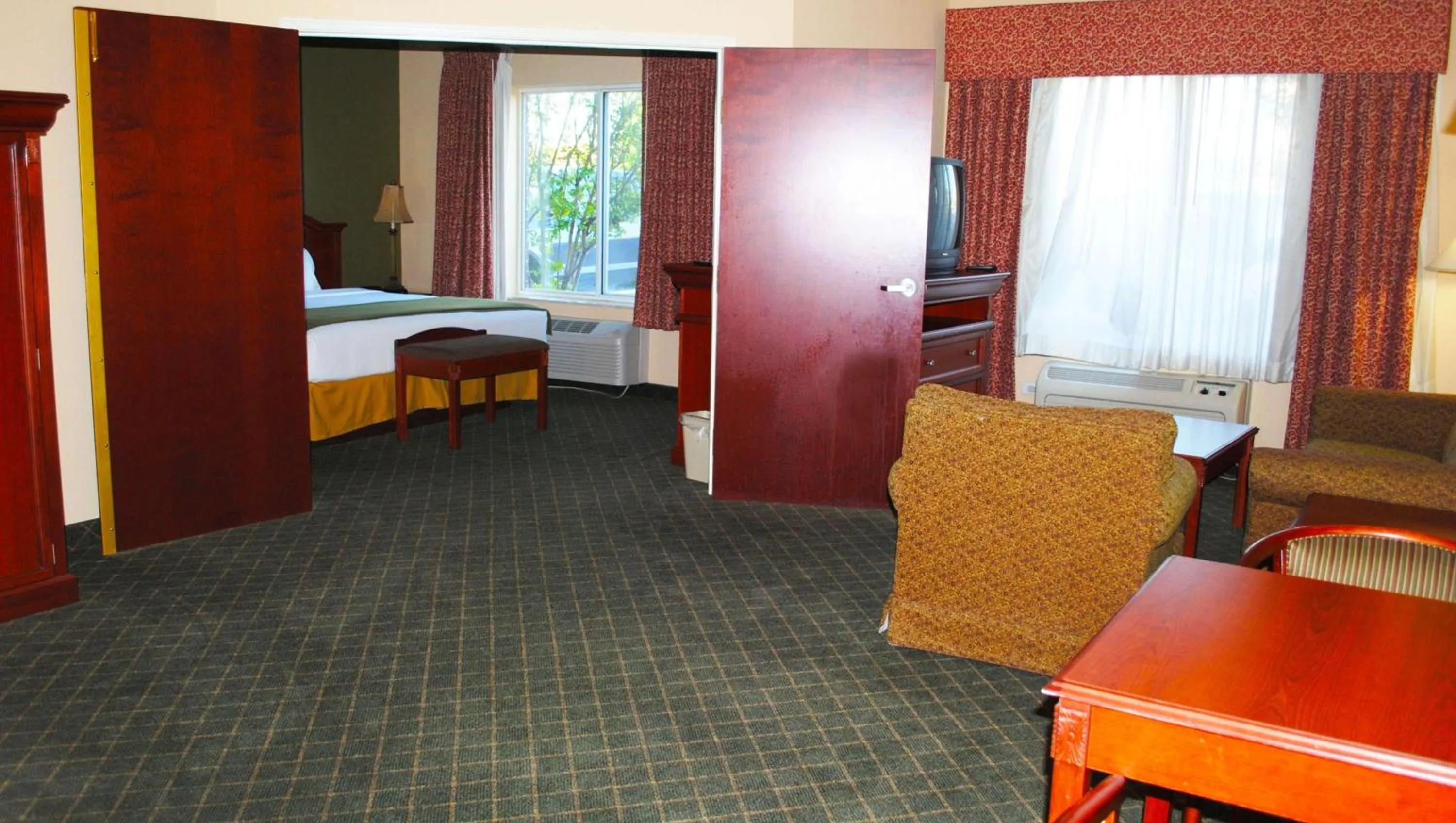 Photo of the whole room in Magnuson Hotel Commerce