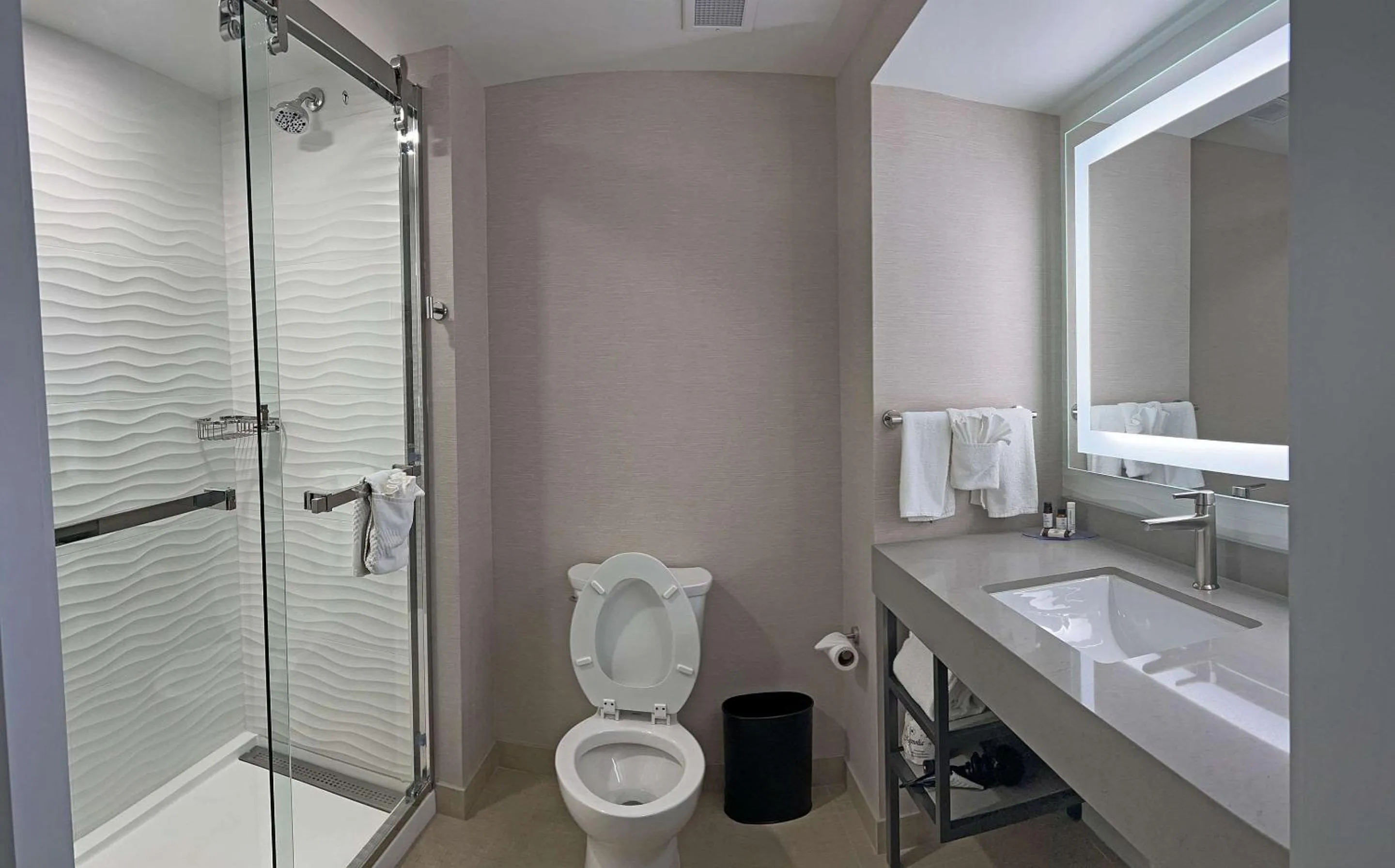 Bedroom in The Capitol Hotel Downtown, an Ascend Collection Hotel