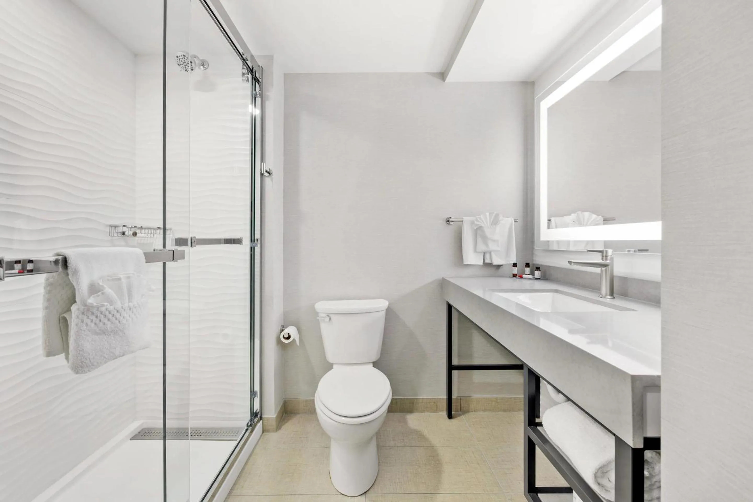 Bedroom in The Capitol Hotel Downtown, an Ascend Collection Hotel