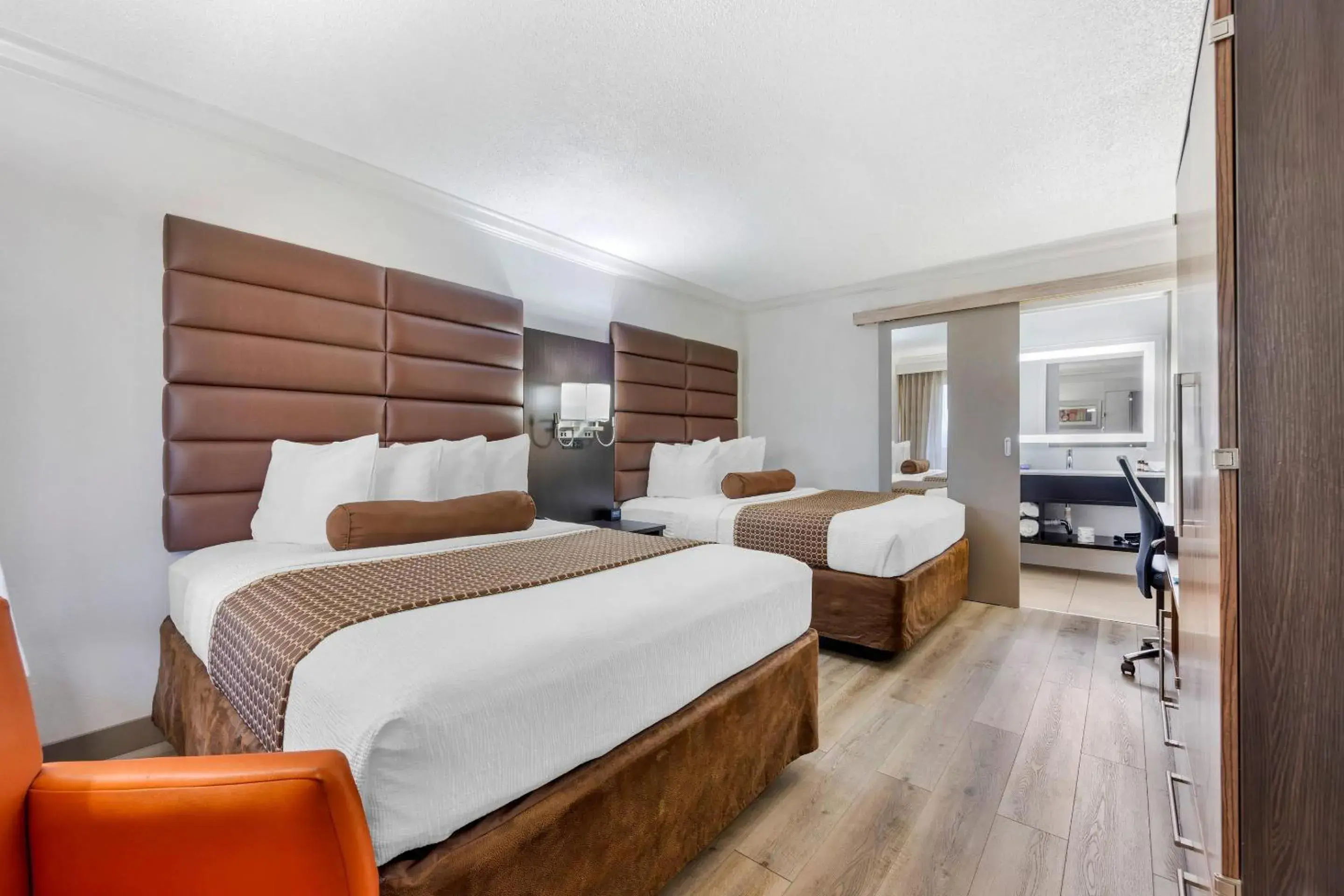 Queen Room with Two Queen Beds in The Capitol Hotel Downtown, an Ascend Collection Hotel Queen Room with Two Queen Beds in The Capitol Hotel Downtown, an Ascend Collection Hotel