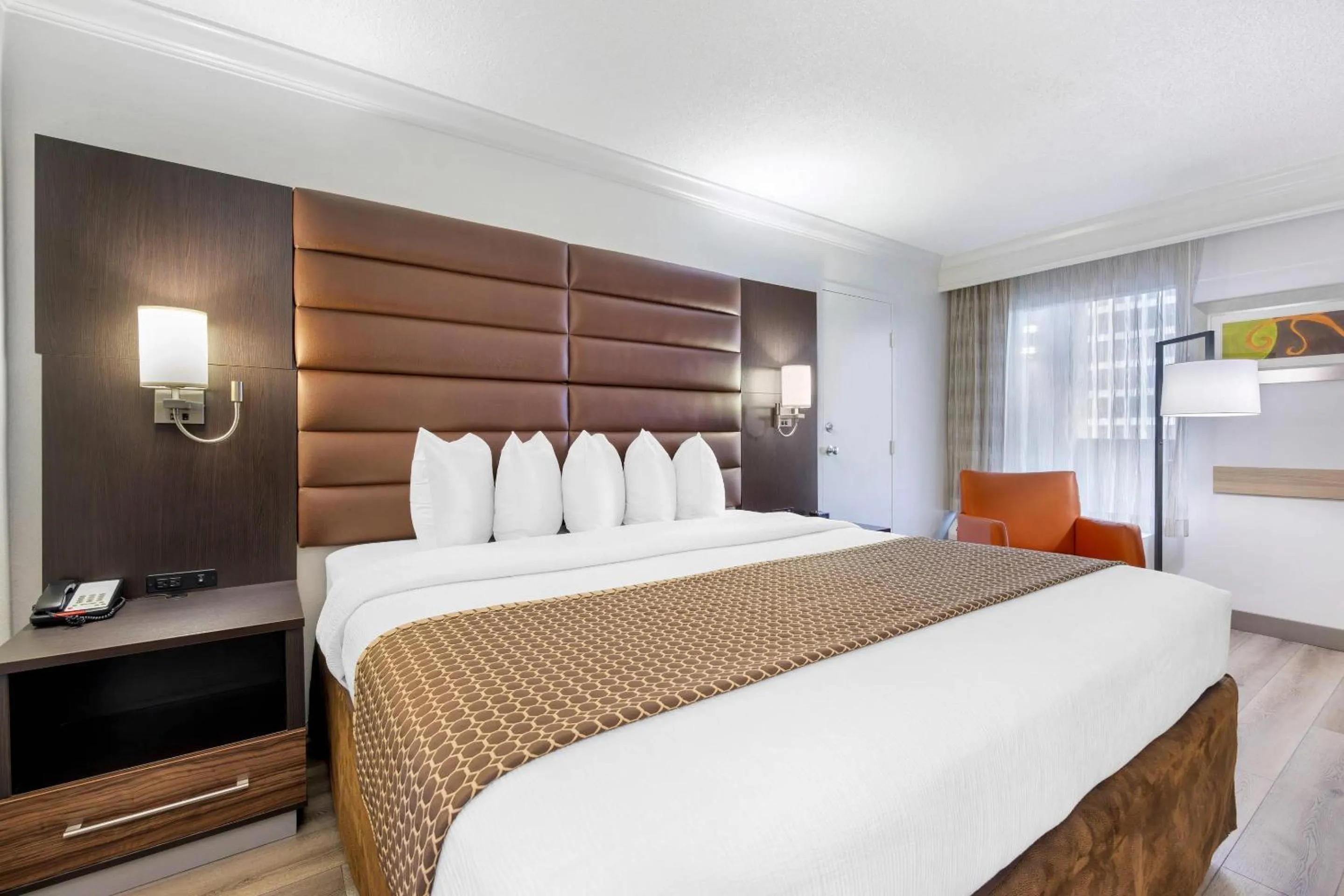 Bedroom, Bed in The Capitol Hotel Downtown, an Ascend Collection Hotel