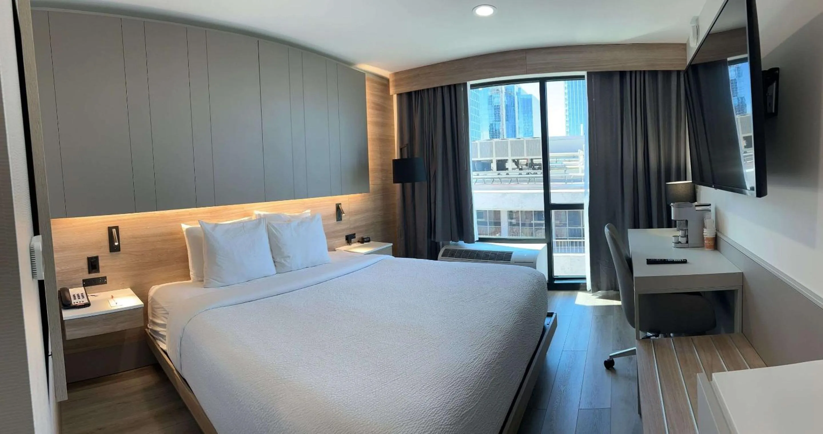 Bedroom, Bed in The Capitol Hotel Downtown, an Ascend Collection Hotel