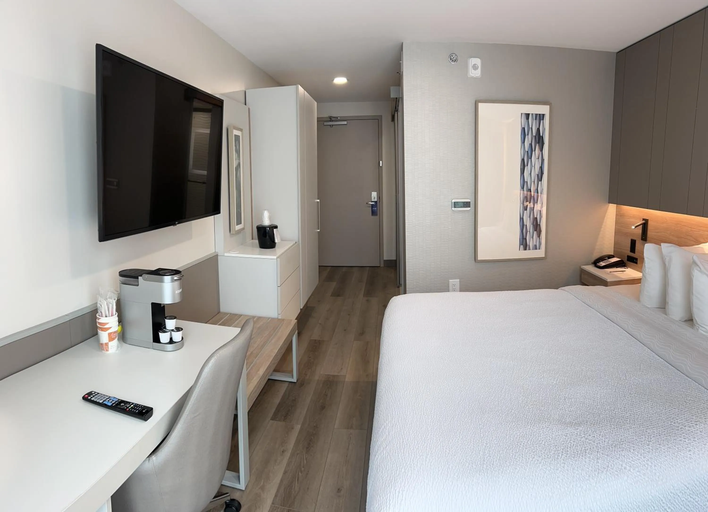 Photo of the whole room, Bed in The Capitol Hotel Downtown, an Ascend Collection Hotel