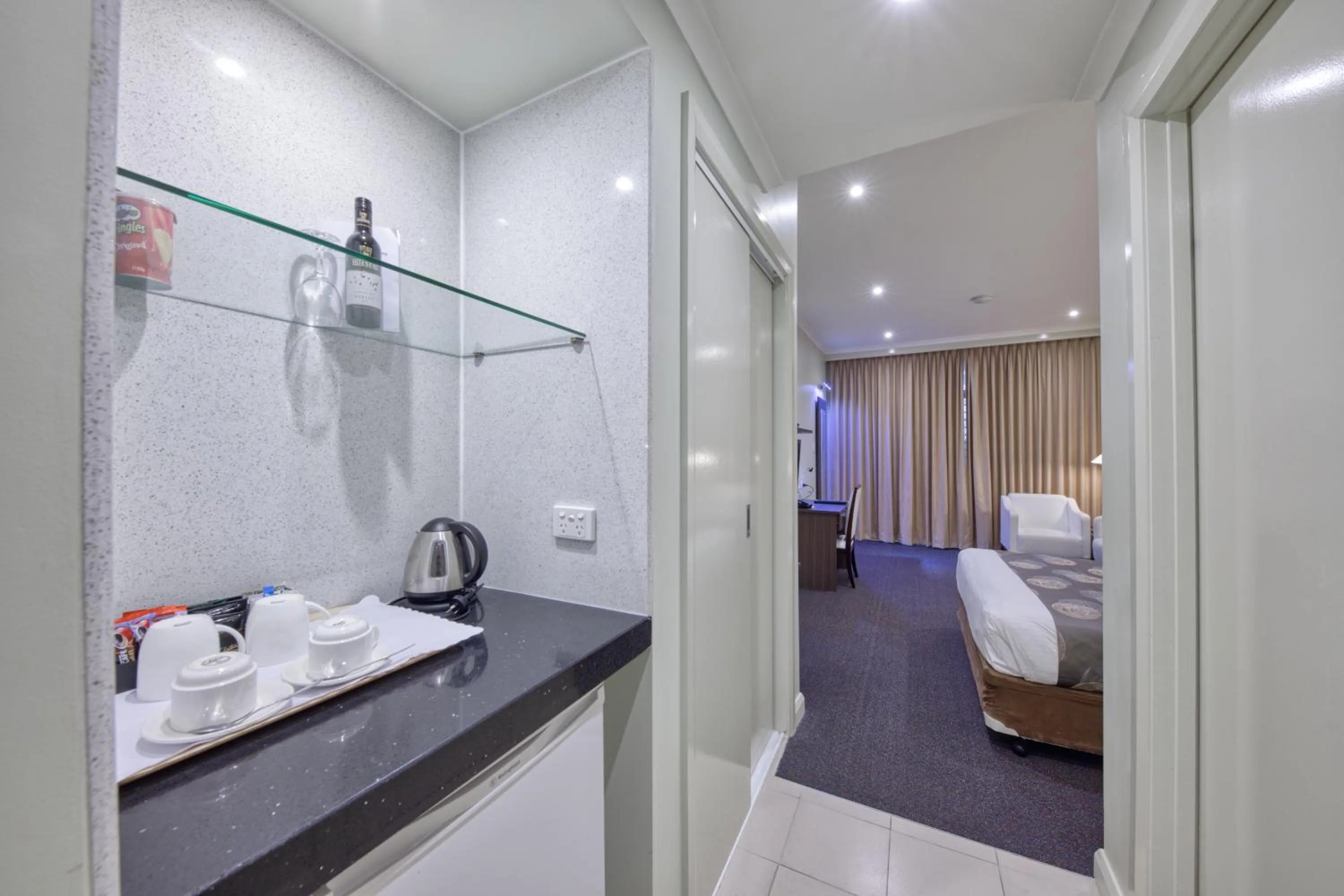 Coffee/tea facilities, Bed in Best Western Melbourne Airport