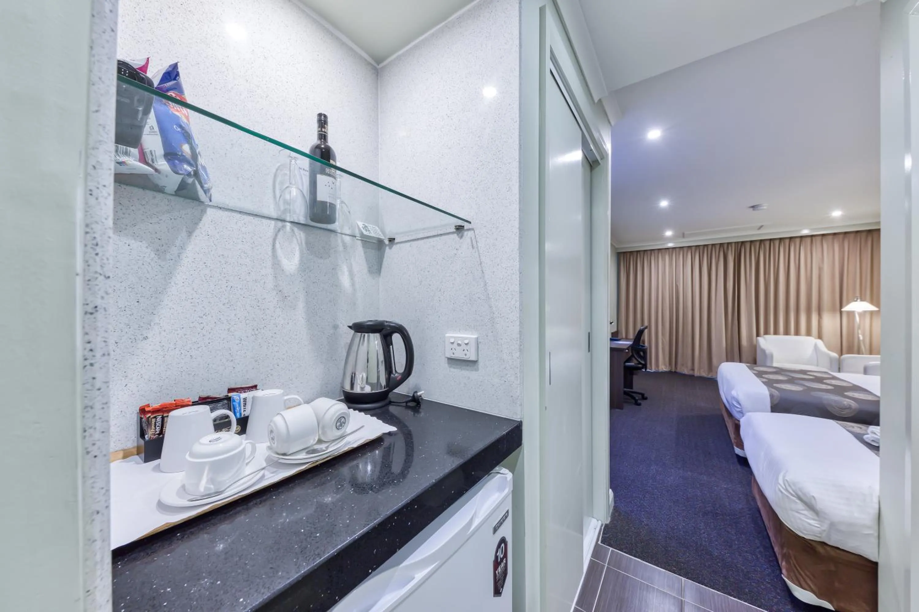 Coffee/tea facilities, Bed in Best Western Melbourne Airport