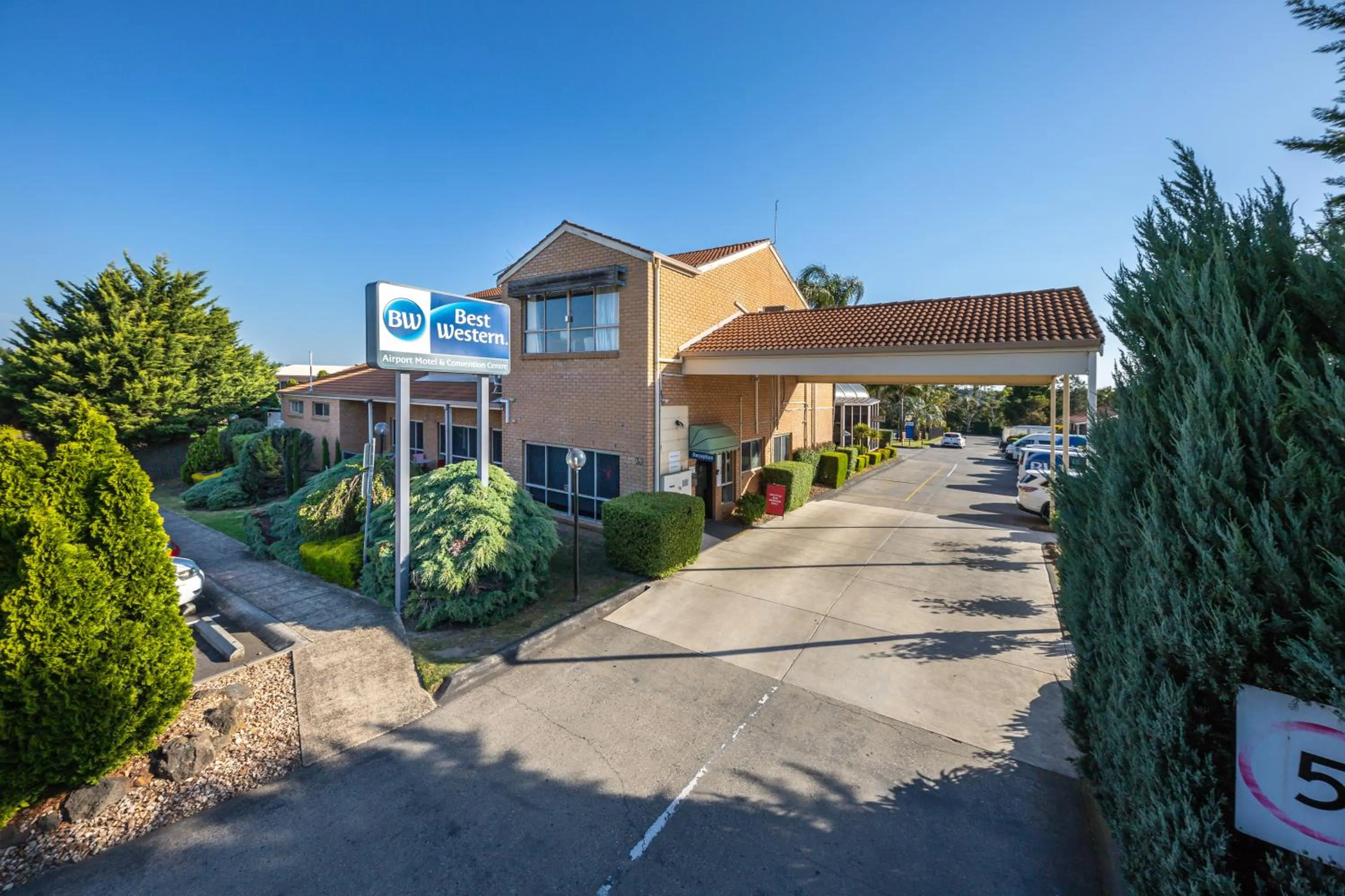 Property building in Best Western Melbourne Airport
