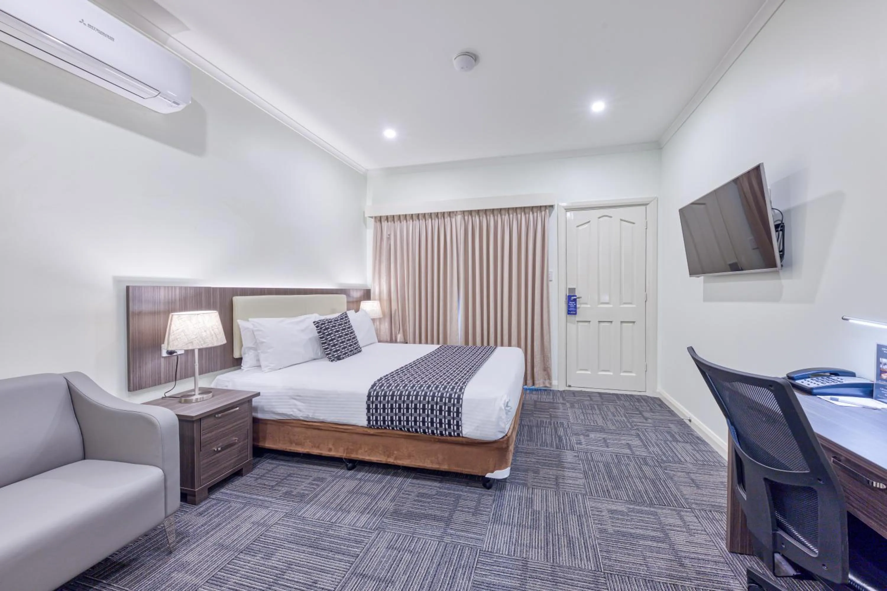 Photo of the whole room, Bed in Best Western Melbourne Airport