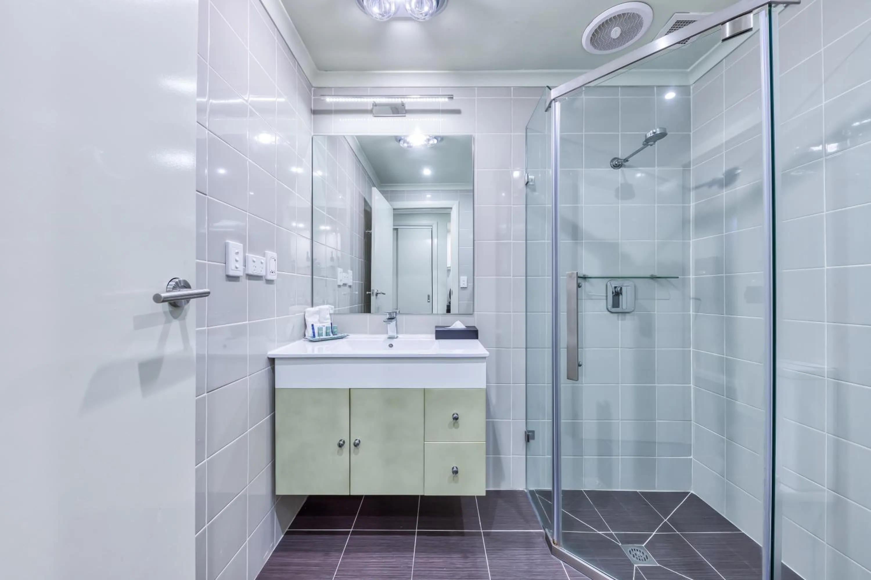 Bathroom in Best Western Melbourne Airport