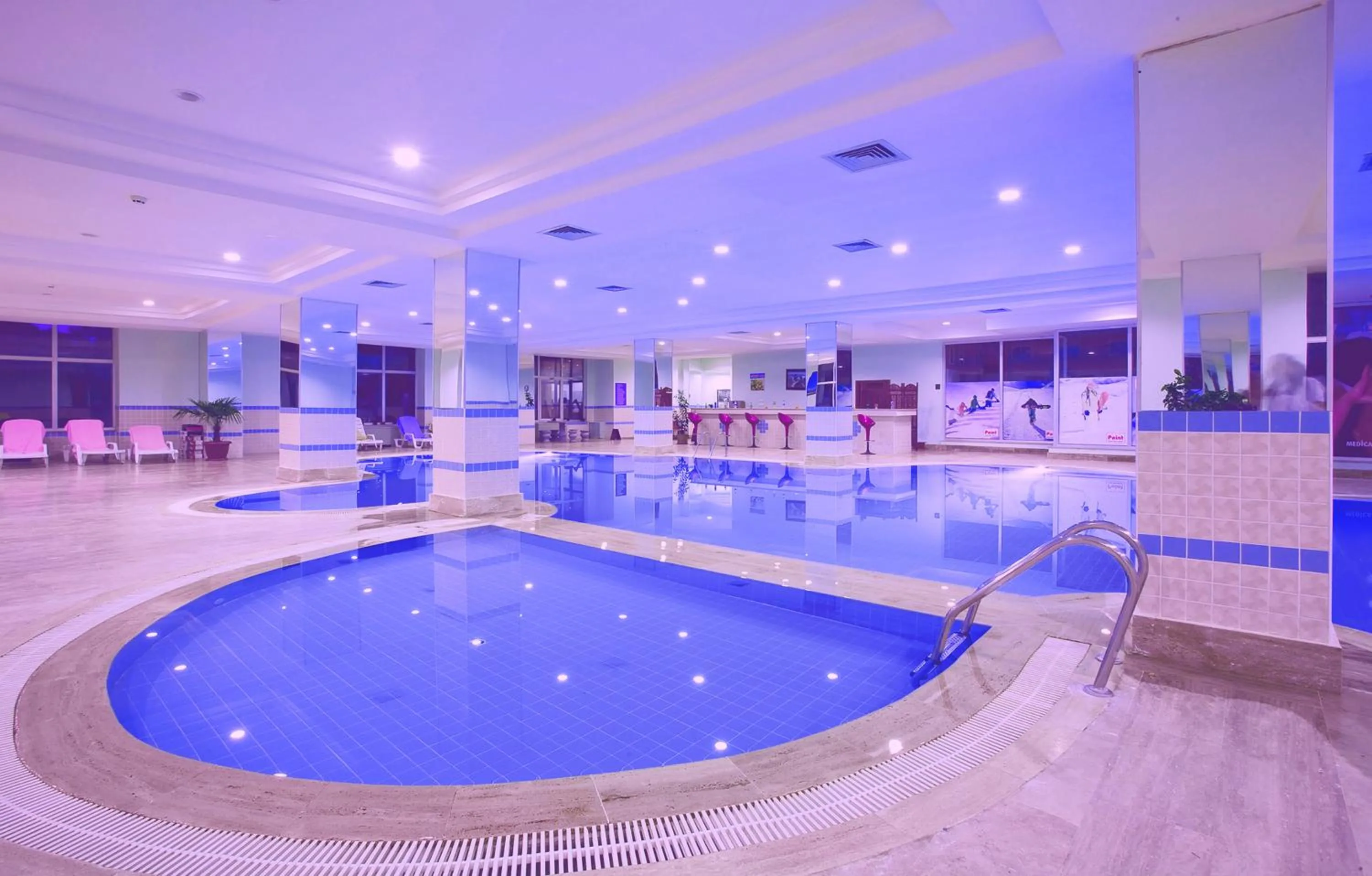 Swimming pool in The Green Park Kartepe