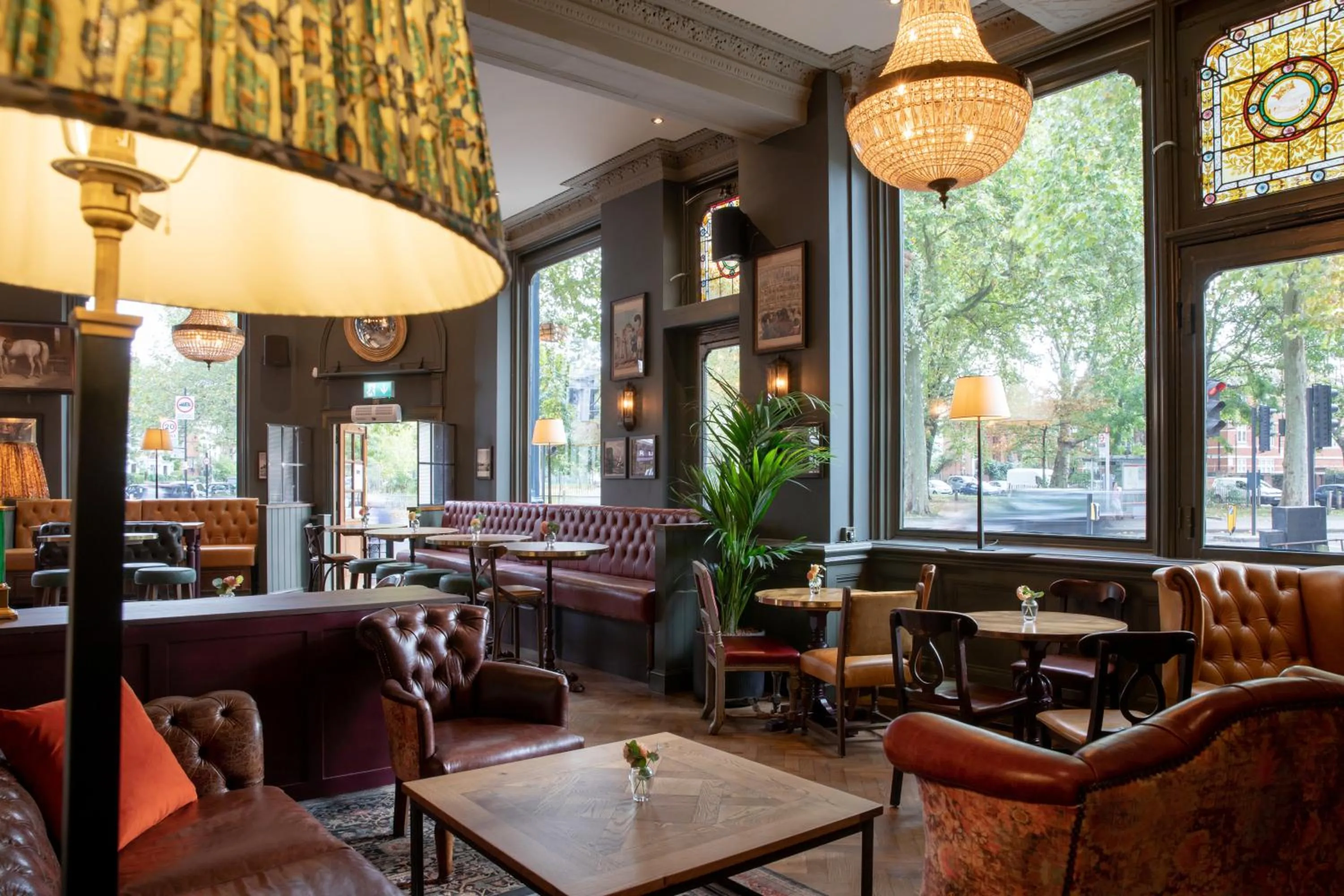 Restaurant/places to eat in The Brook Green Hotel