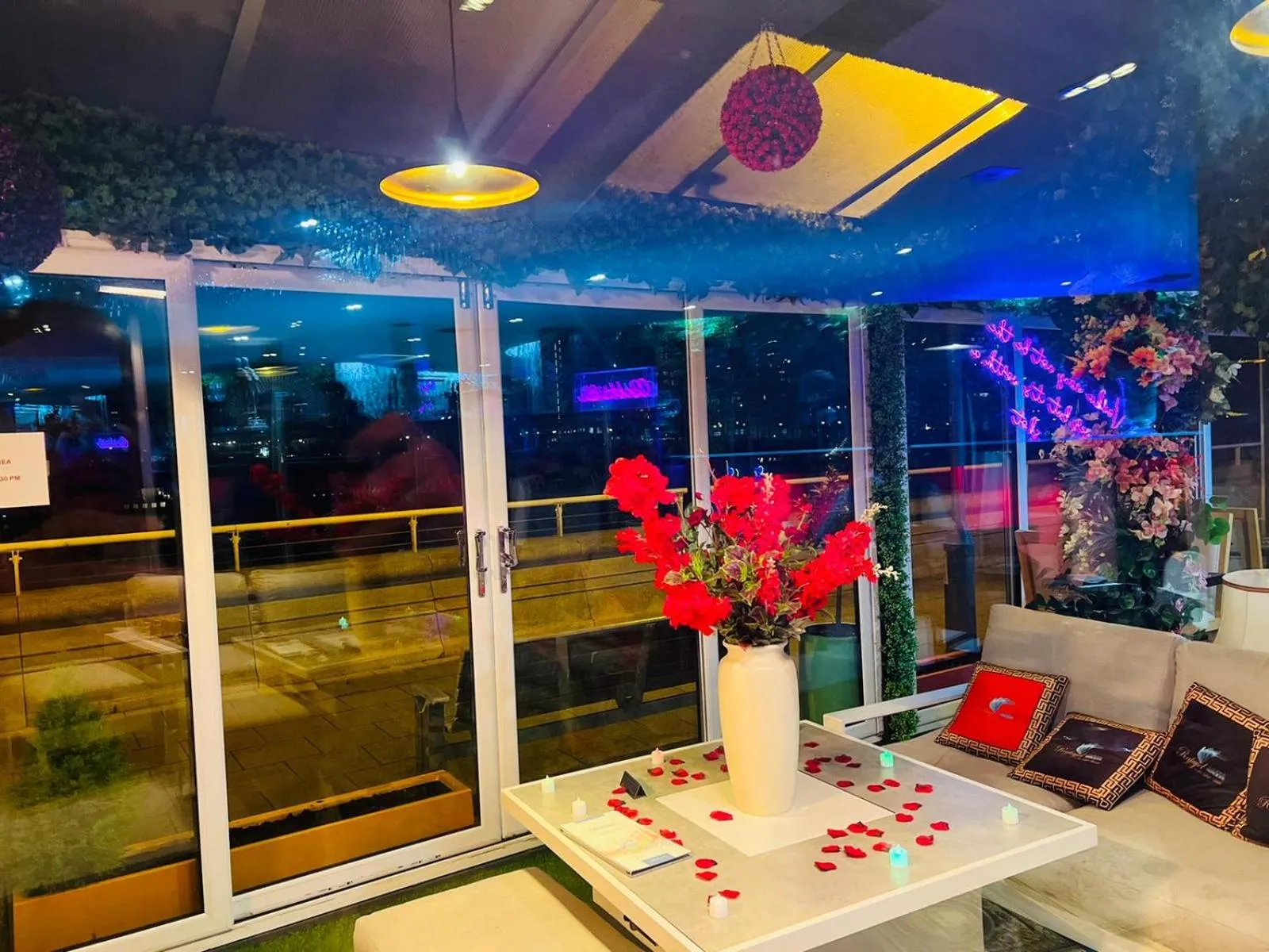 Restaurant/places to eat in Rafayel Hotel & Spa