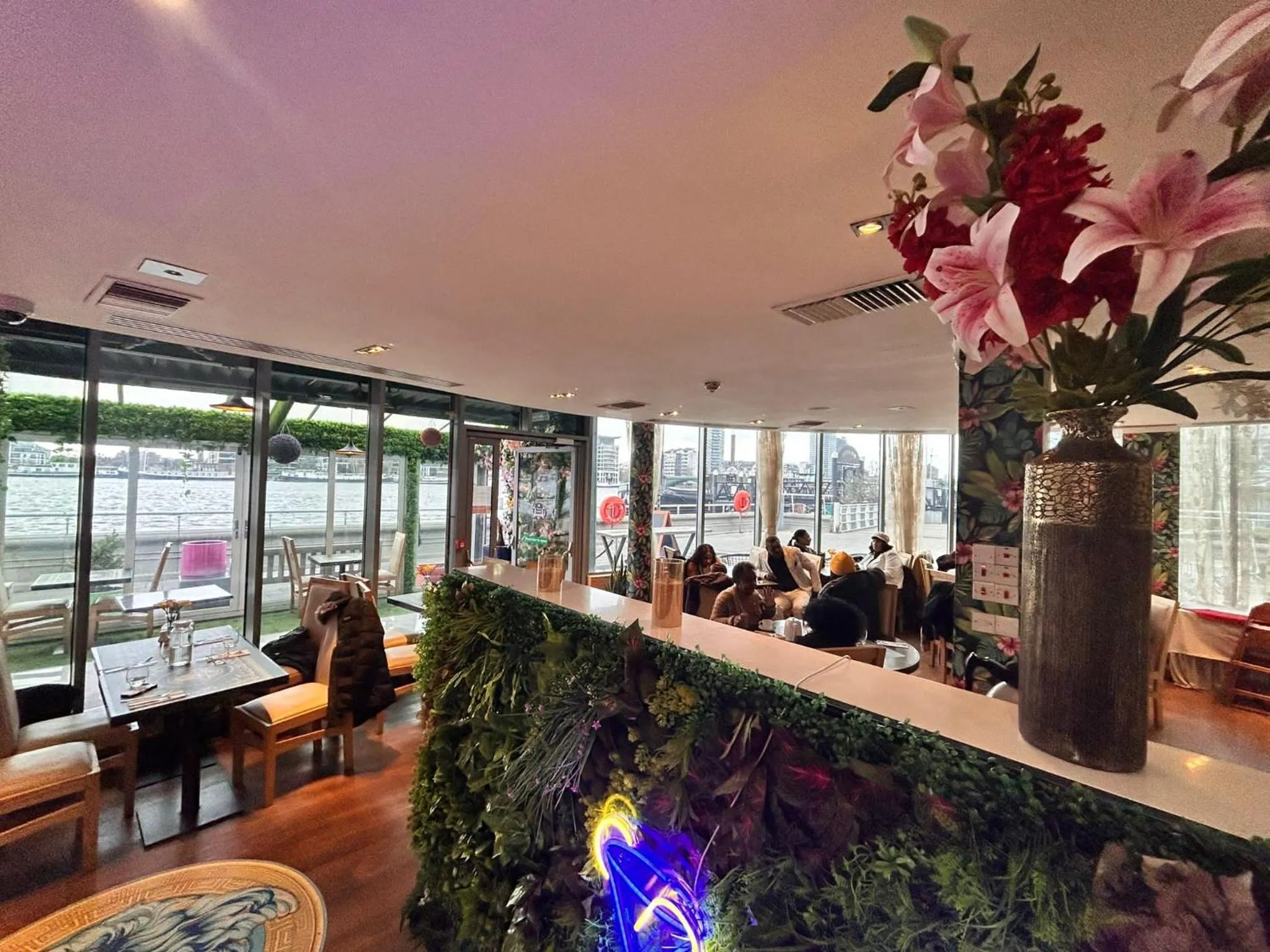 Restaurant/places to eat in Rafayel Hotel & Spa