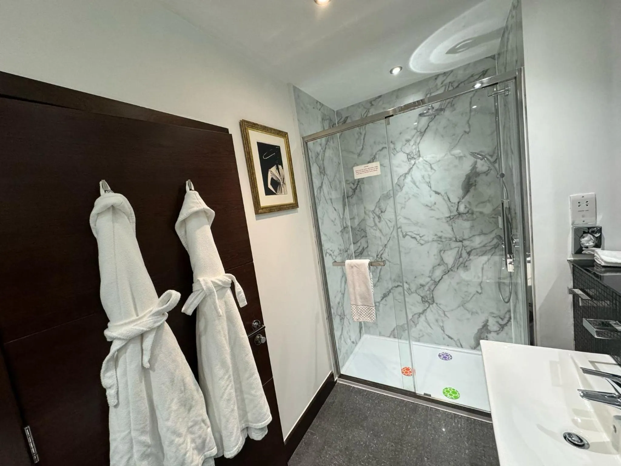Shower in Rafayel Hotel & Spa
