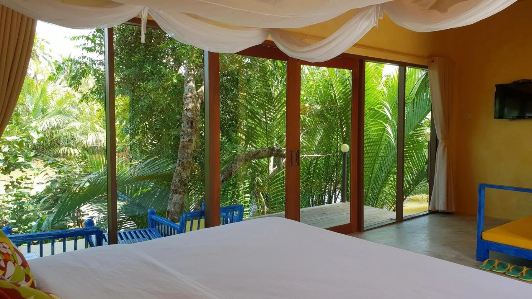 Bed in Bangsrai Cottage