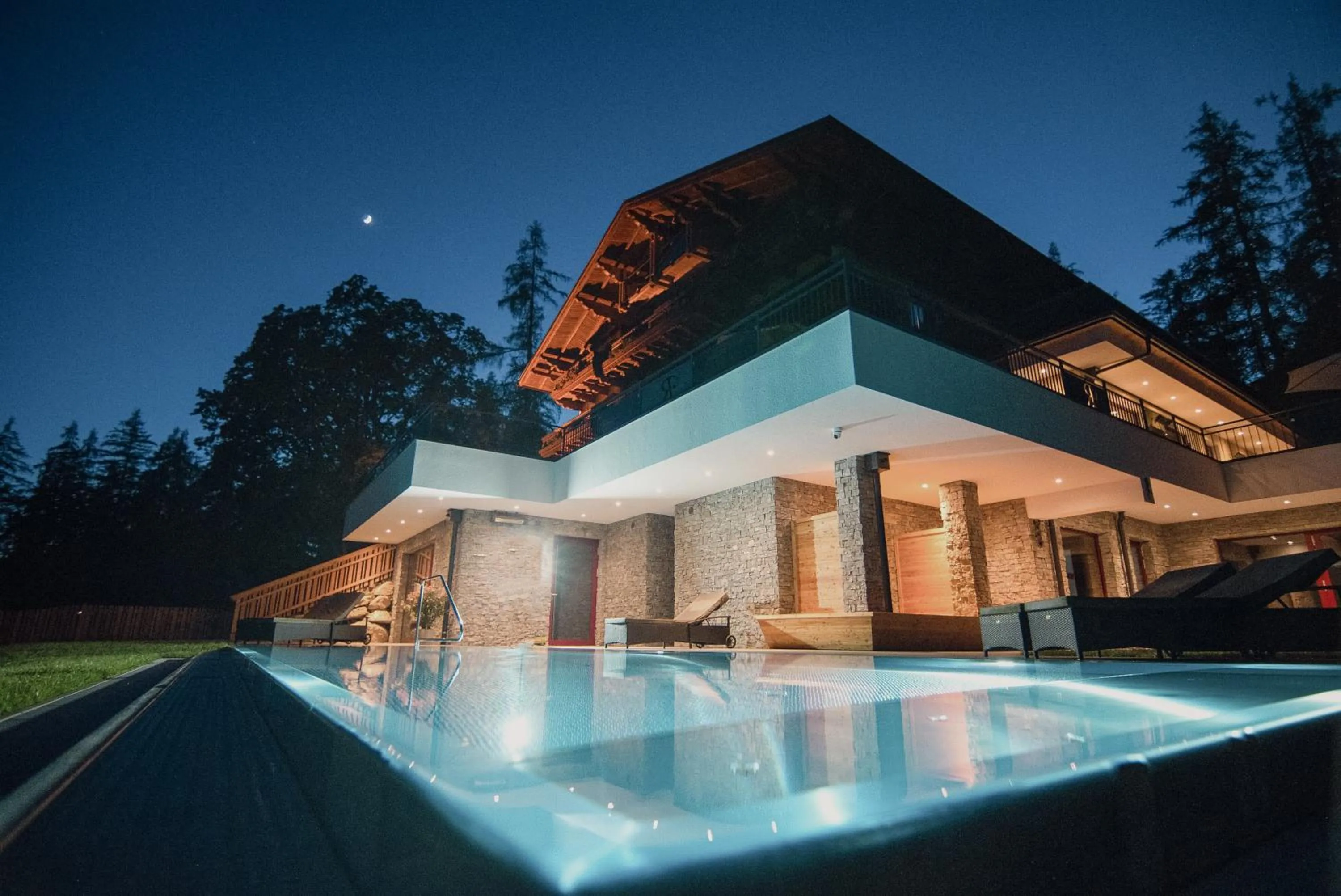 Swimming pool in Hotel Rösslhof