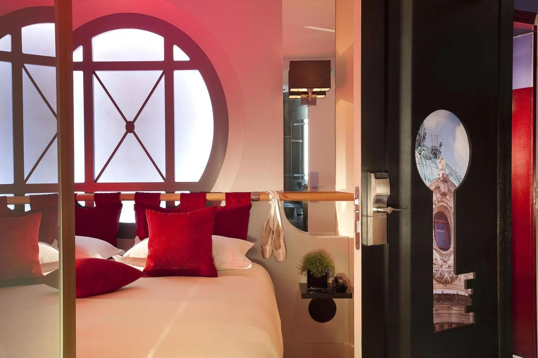 Bedroom, Bed in Secret de Paris - Hotel & Spa