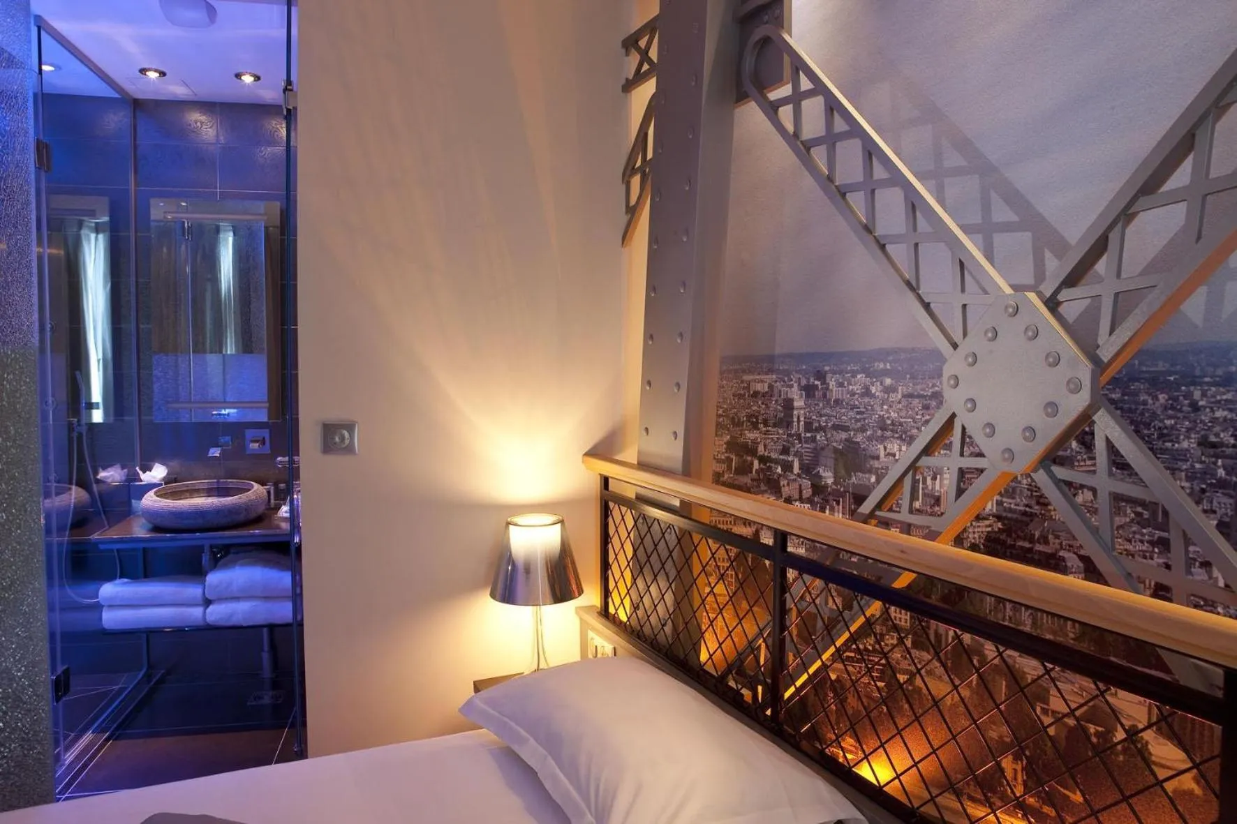 Bedroom, Bed in Secret de Paris - Hotel & Spa