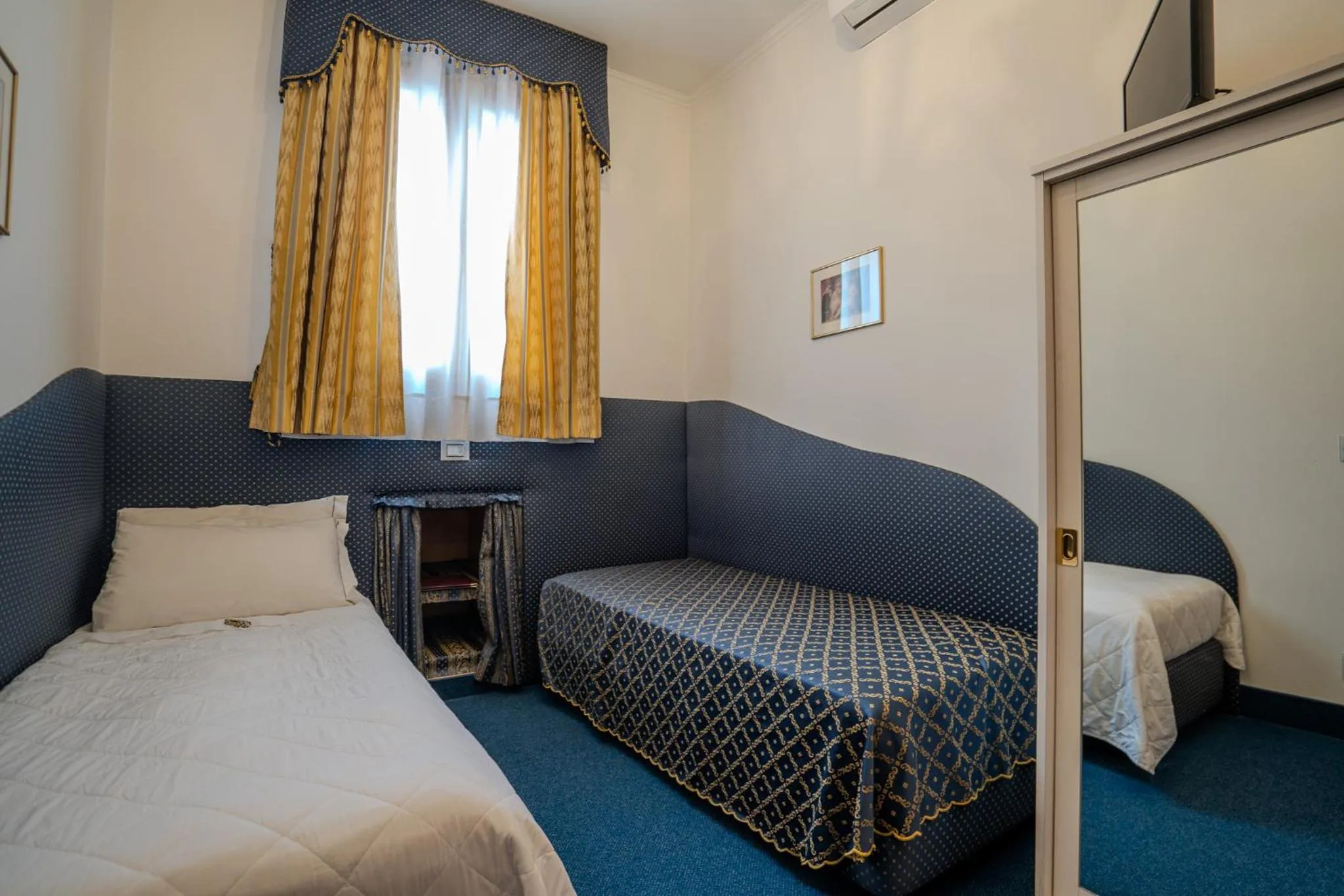 Photo of the whole room, Bed in Ca' Angeli