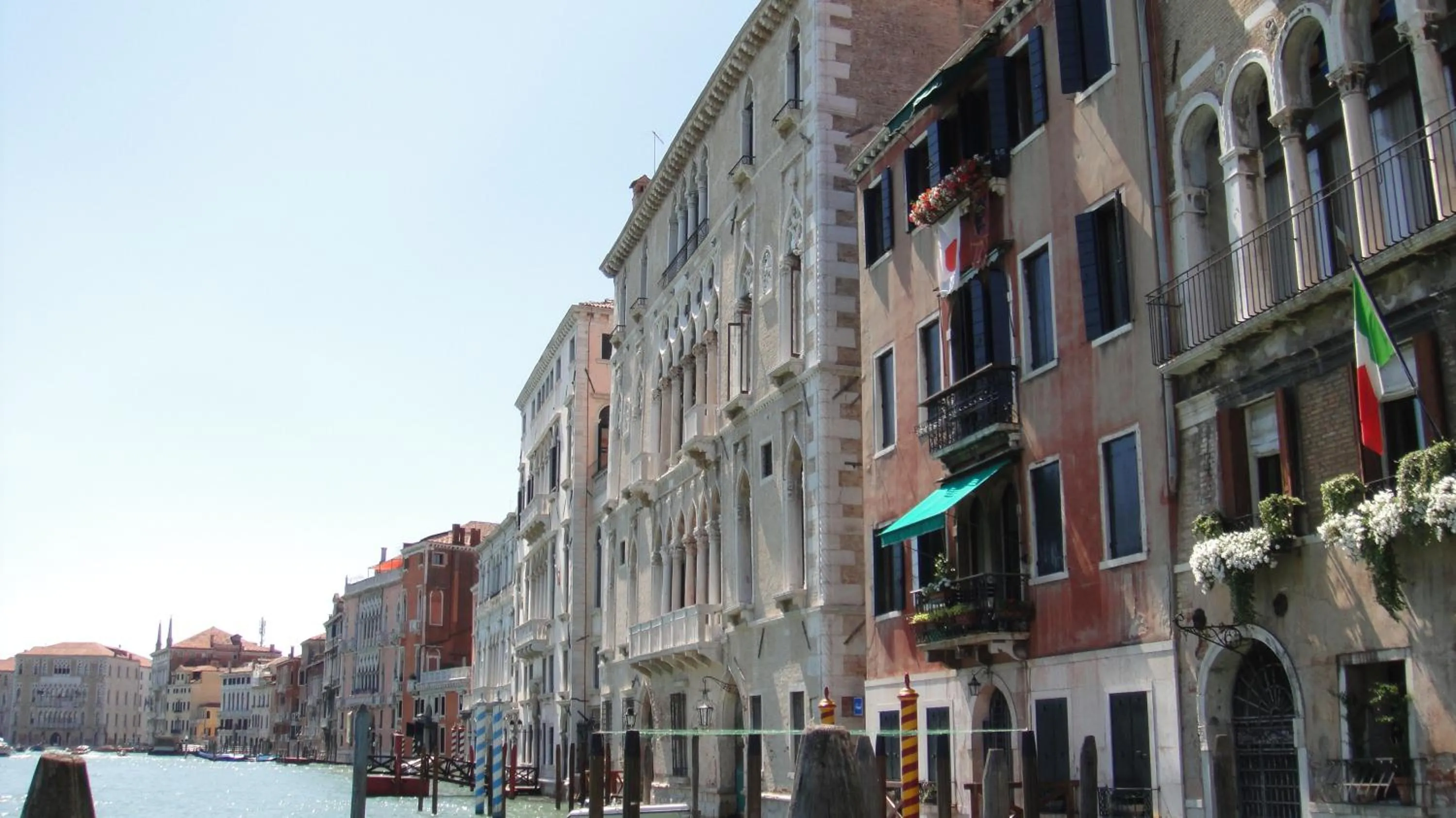 Property building in Ca' Angeli