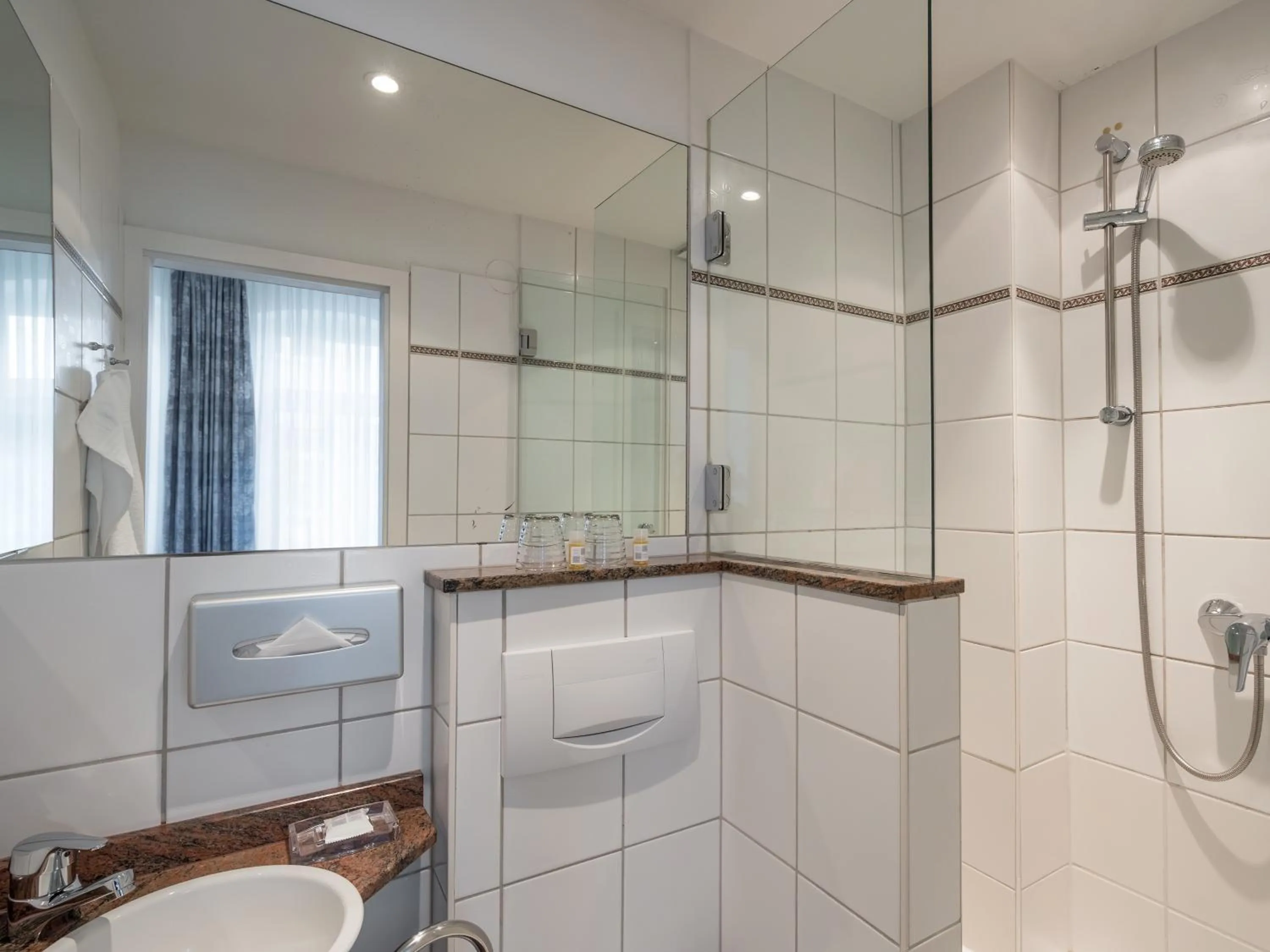 Bathroom in Hotel Gutenberg