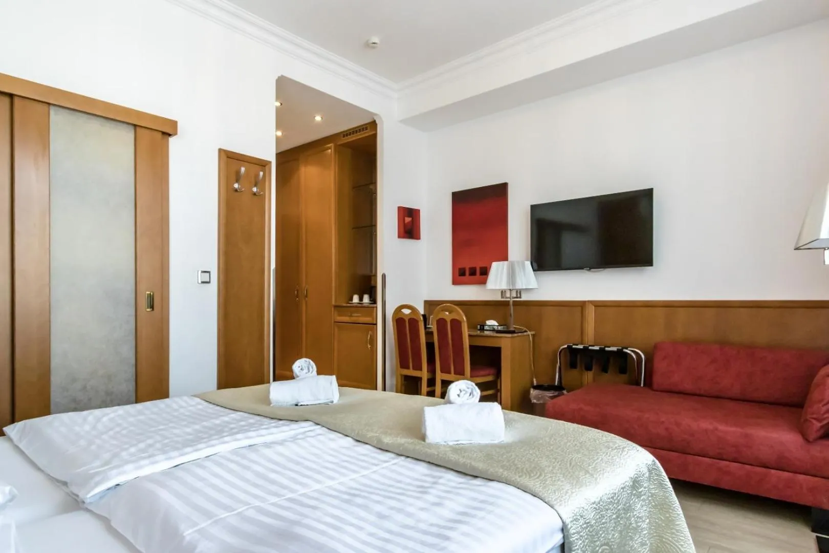 TV and multimedia, Bed in Hotel Corvinus Vienna