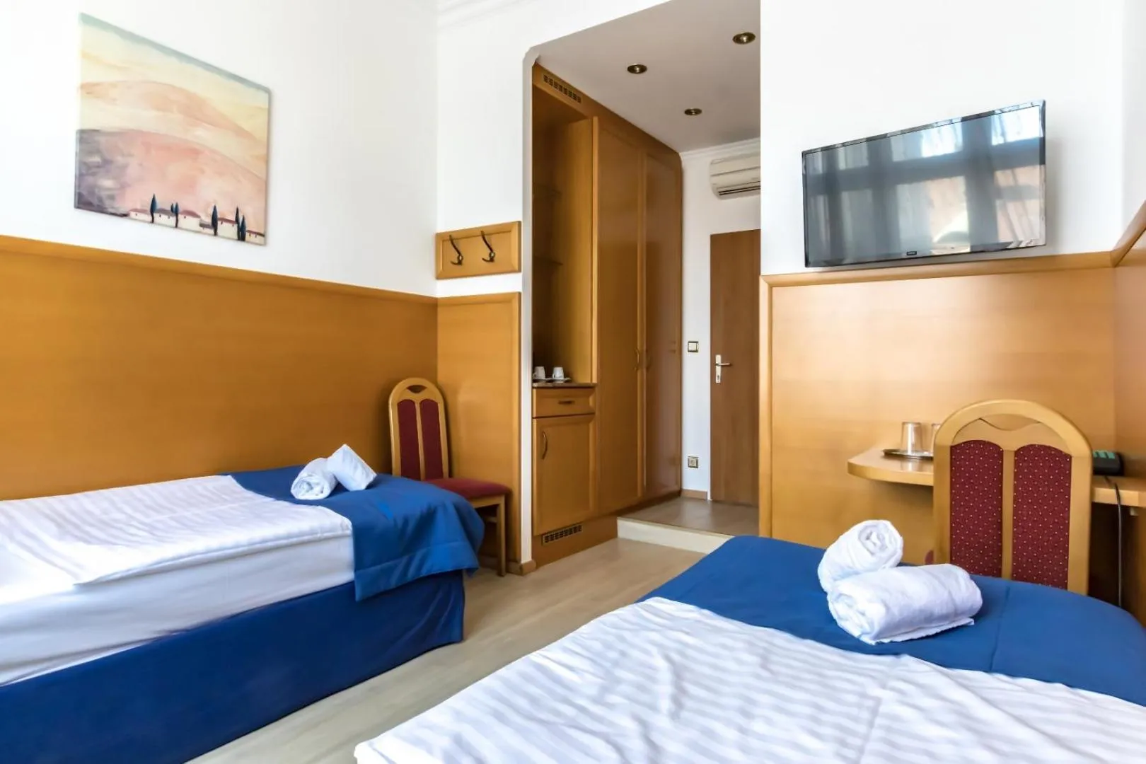 TV and multimedia, Bed in Hotel Corvinus Vienna